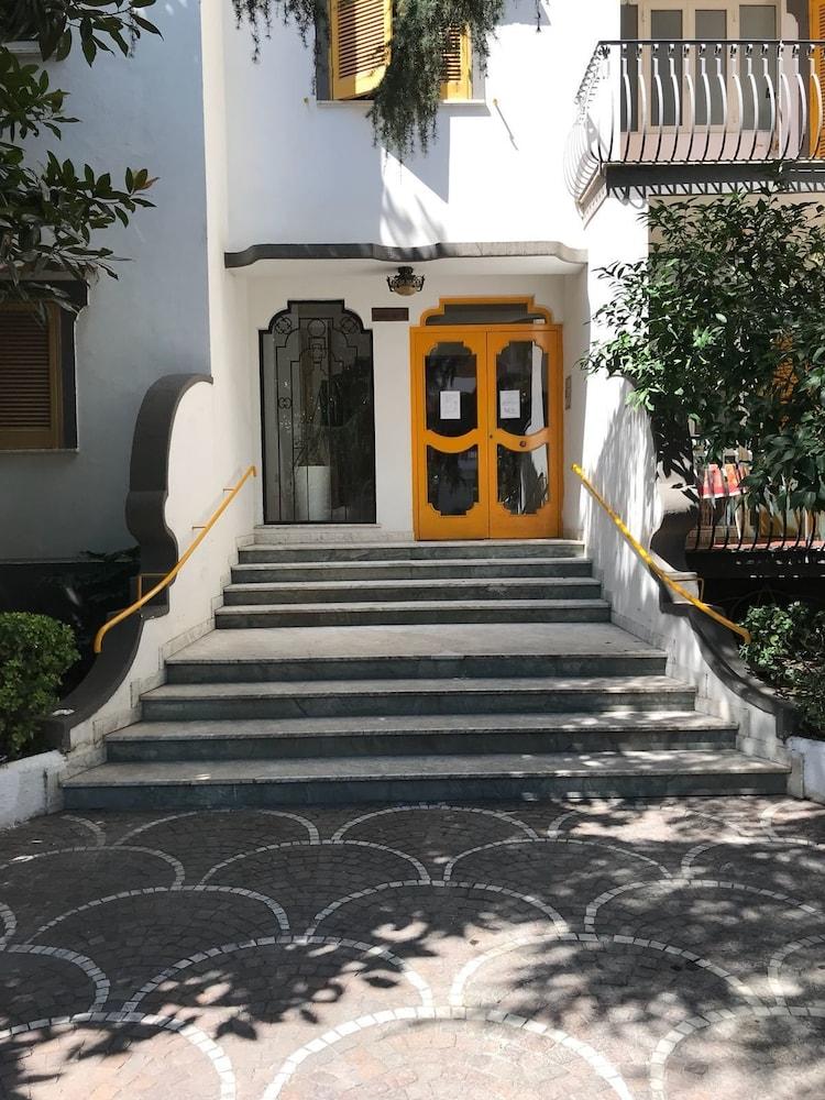 Guest house Pool&suites Sorrento