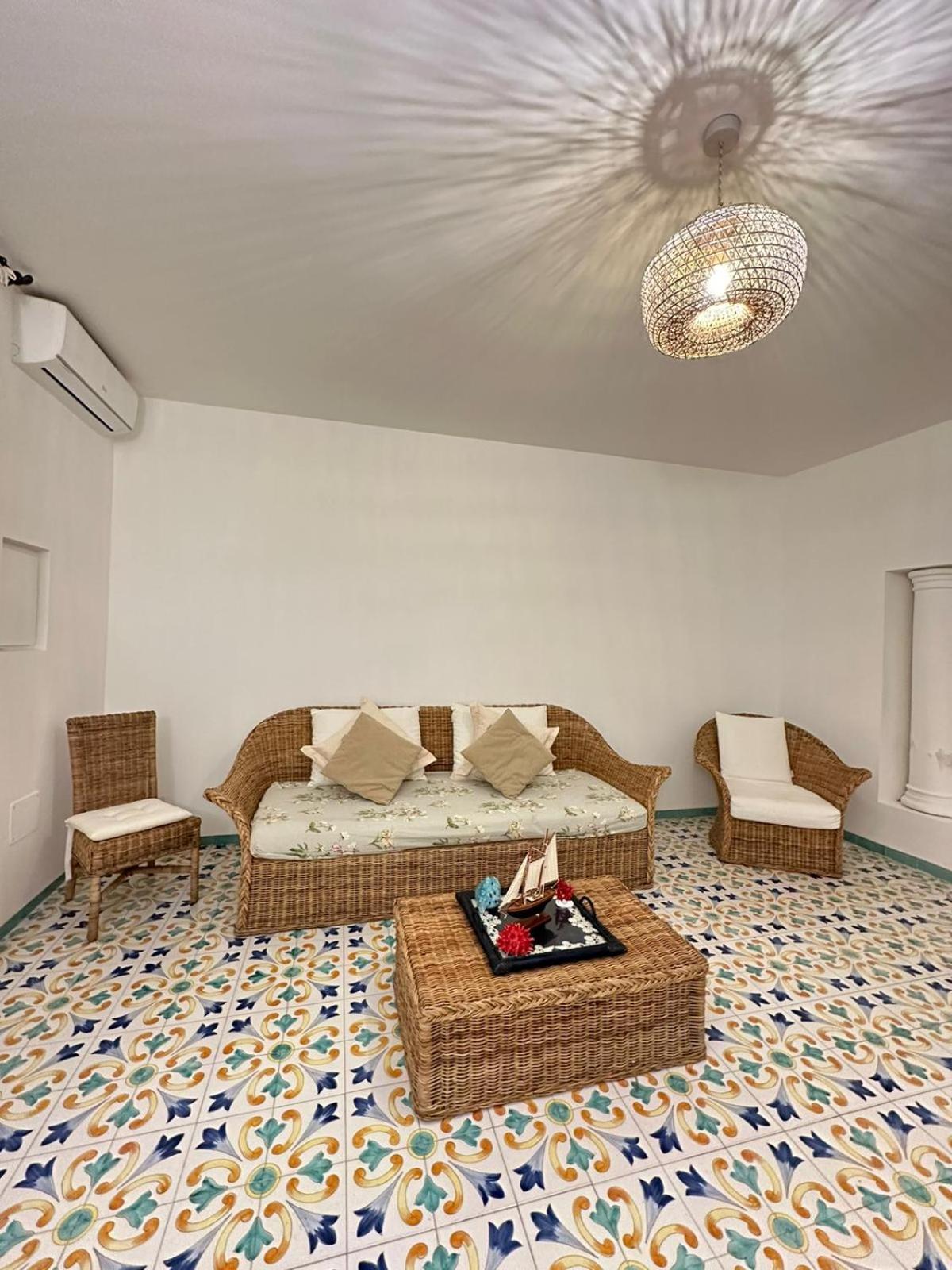 Vie En Rose Villa
