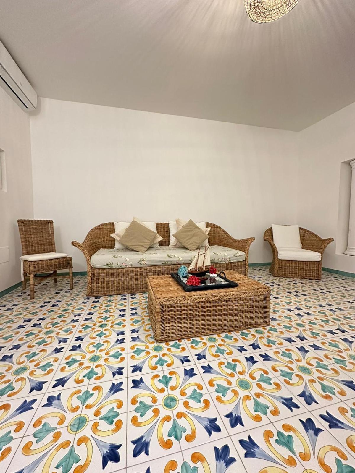 Vie En Rose Villa *