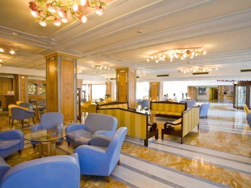 Grand Flora Hotel