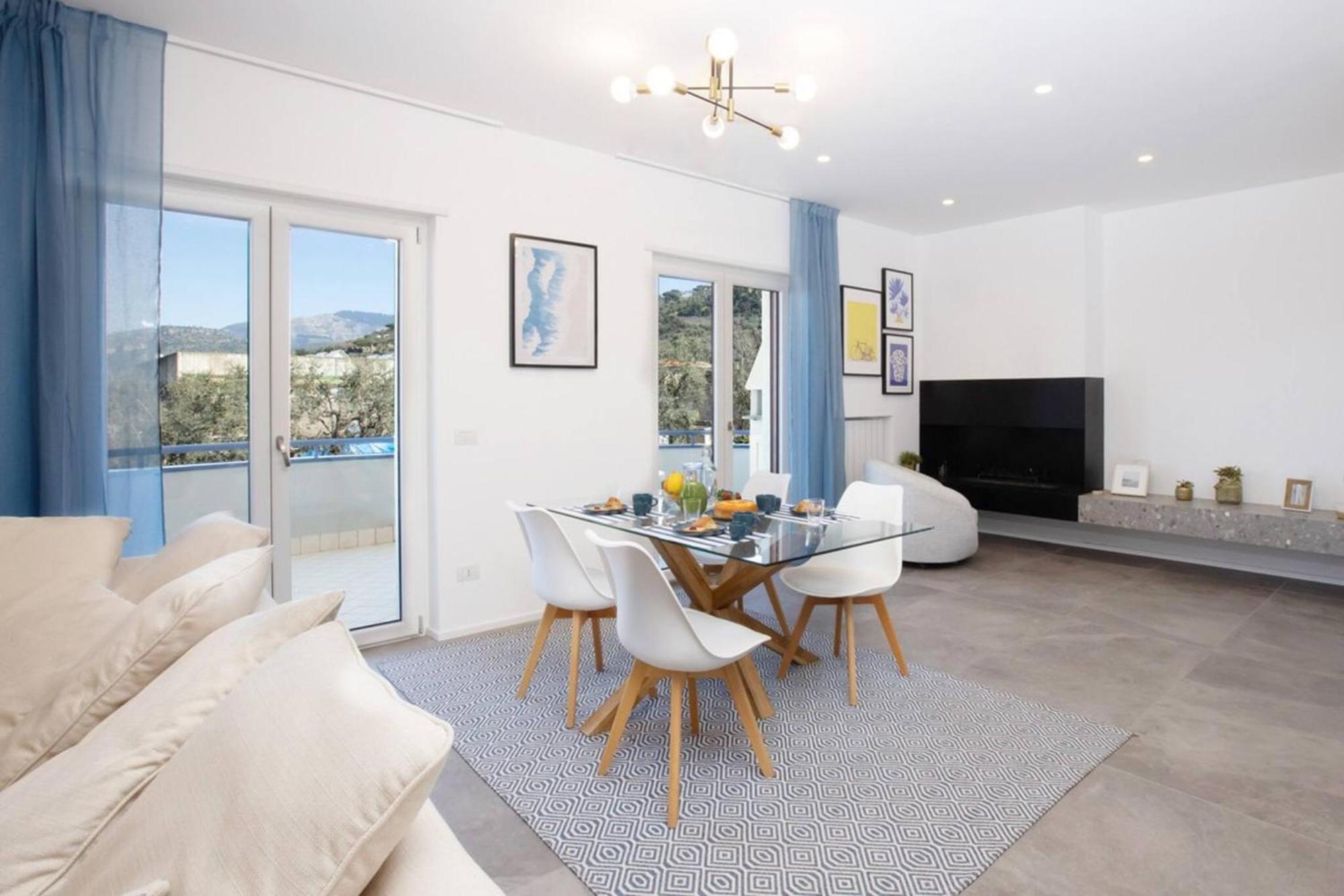 Sorrentovibes - Modern Family With Views *