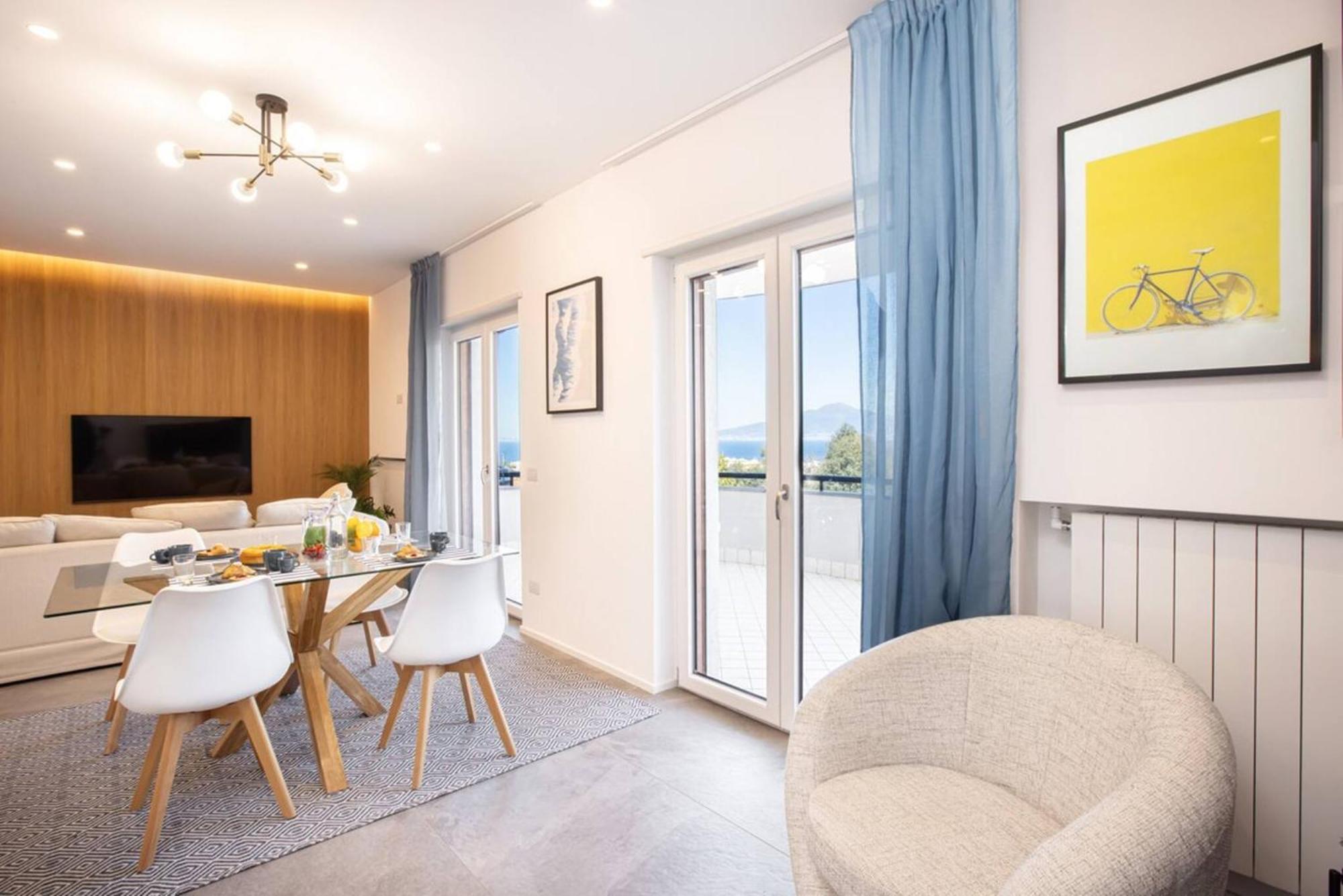 Sorrentovibes - Modern Family With Views *