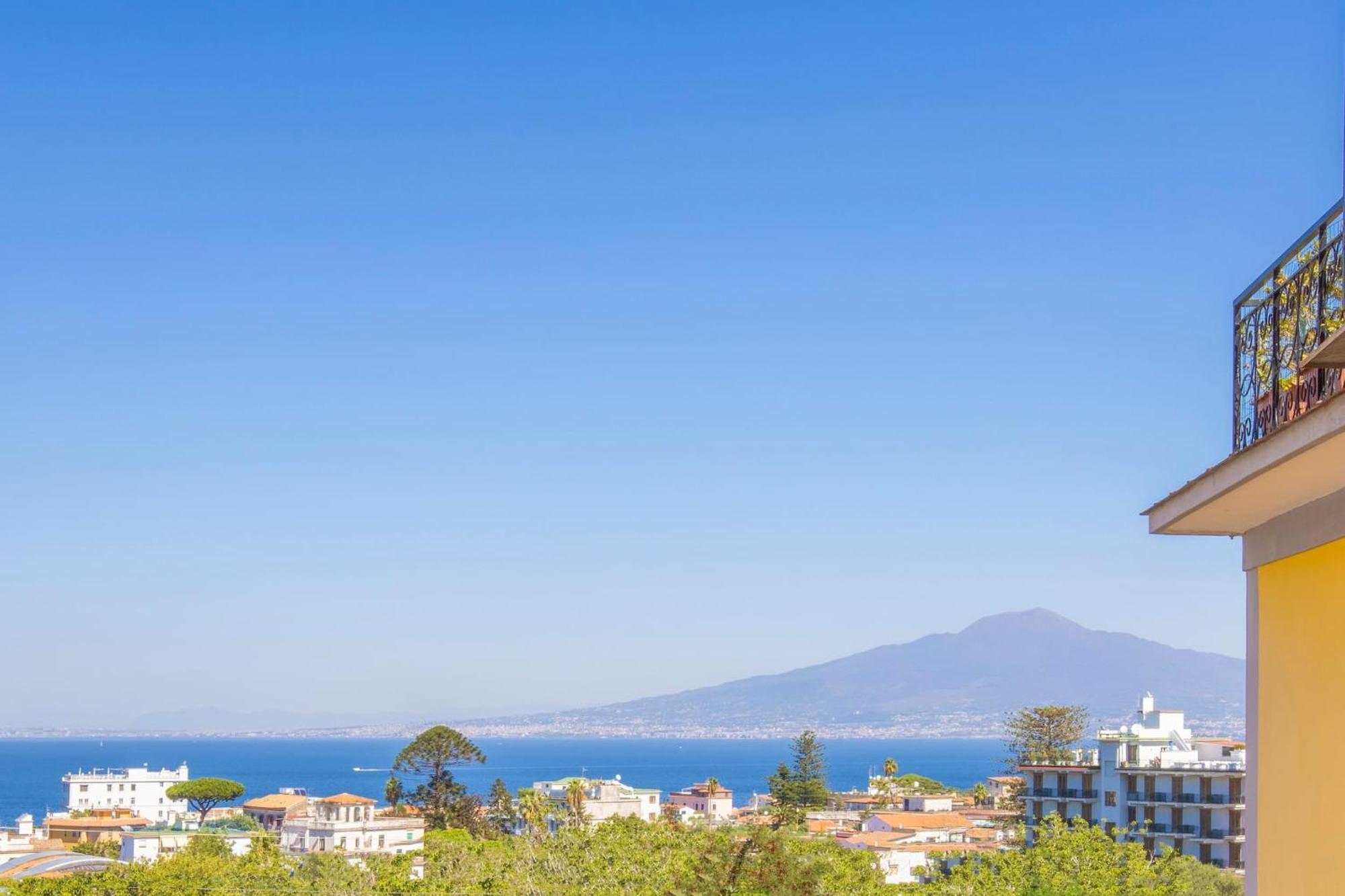 Sorrentovibes - New & Stylish Two Bedroom With Balconies Apartment