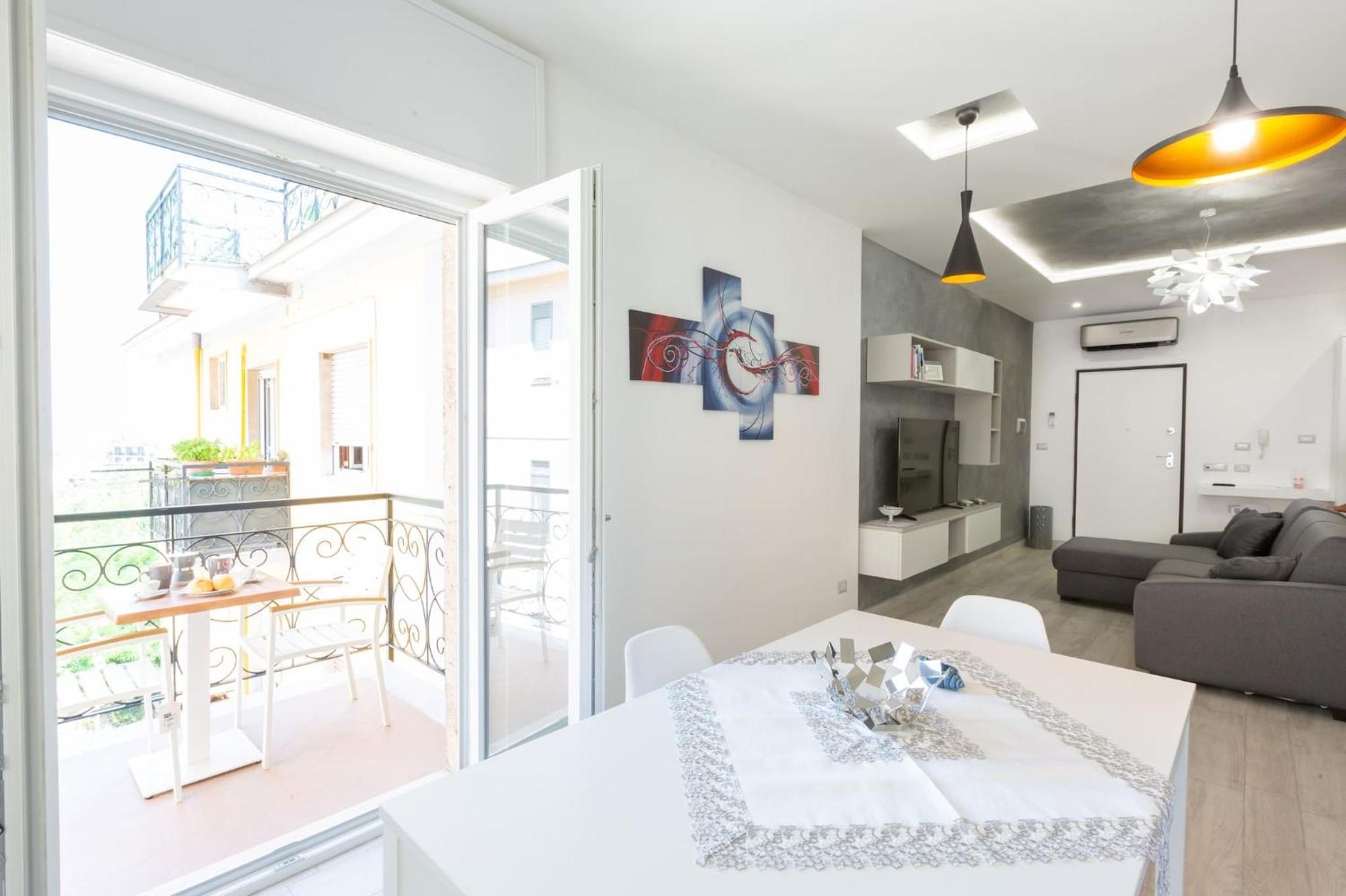 Sorrentovibes - New & Stylish Two Bedroom With Balconies Apartment *