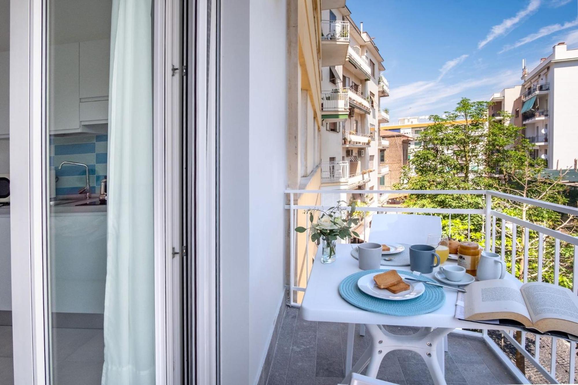 Sorrentovibes