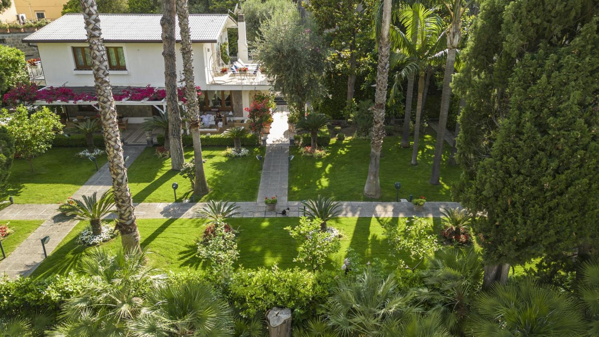 Villa Sorrentovibes - In Center With Gardens And Outdoor Space Sorrento