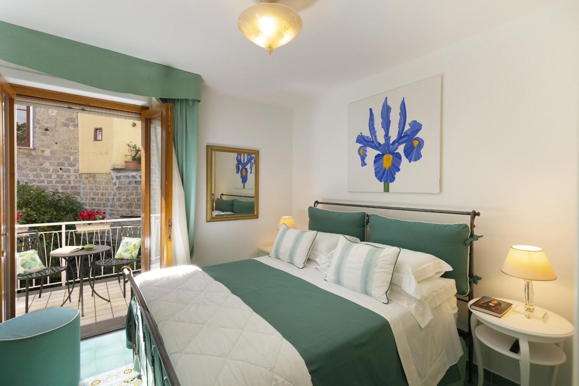 Sorrentovibes - In Center With Gardens And Outdoor Space Villa
