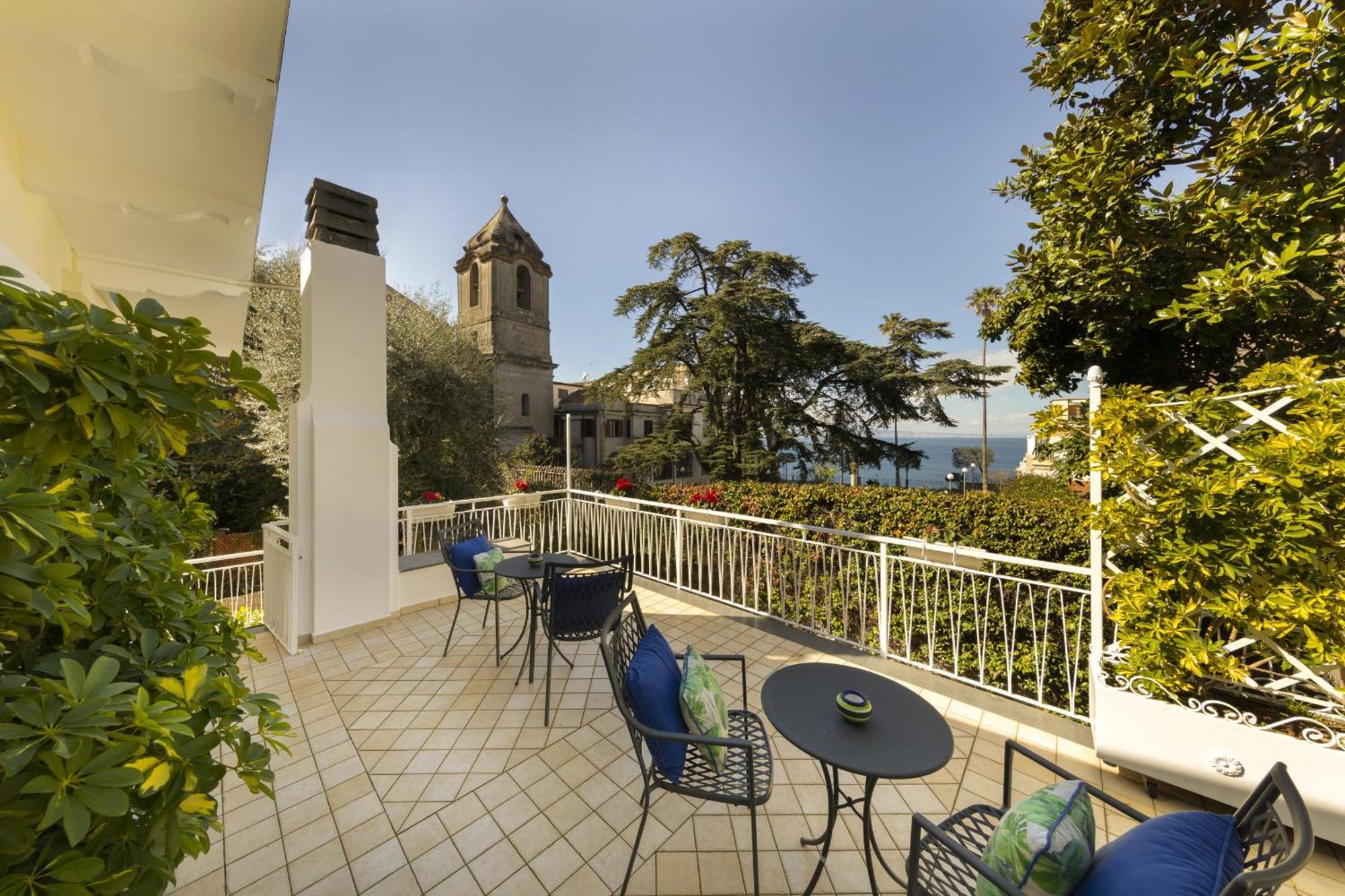 Sorrentovibes - In Center With Gardens And Outdoor Space Villa