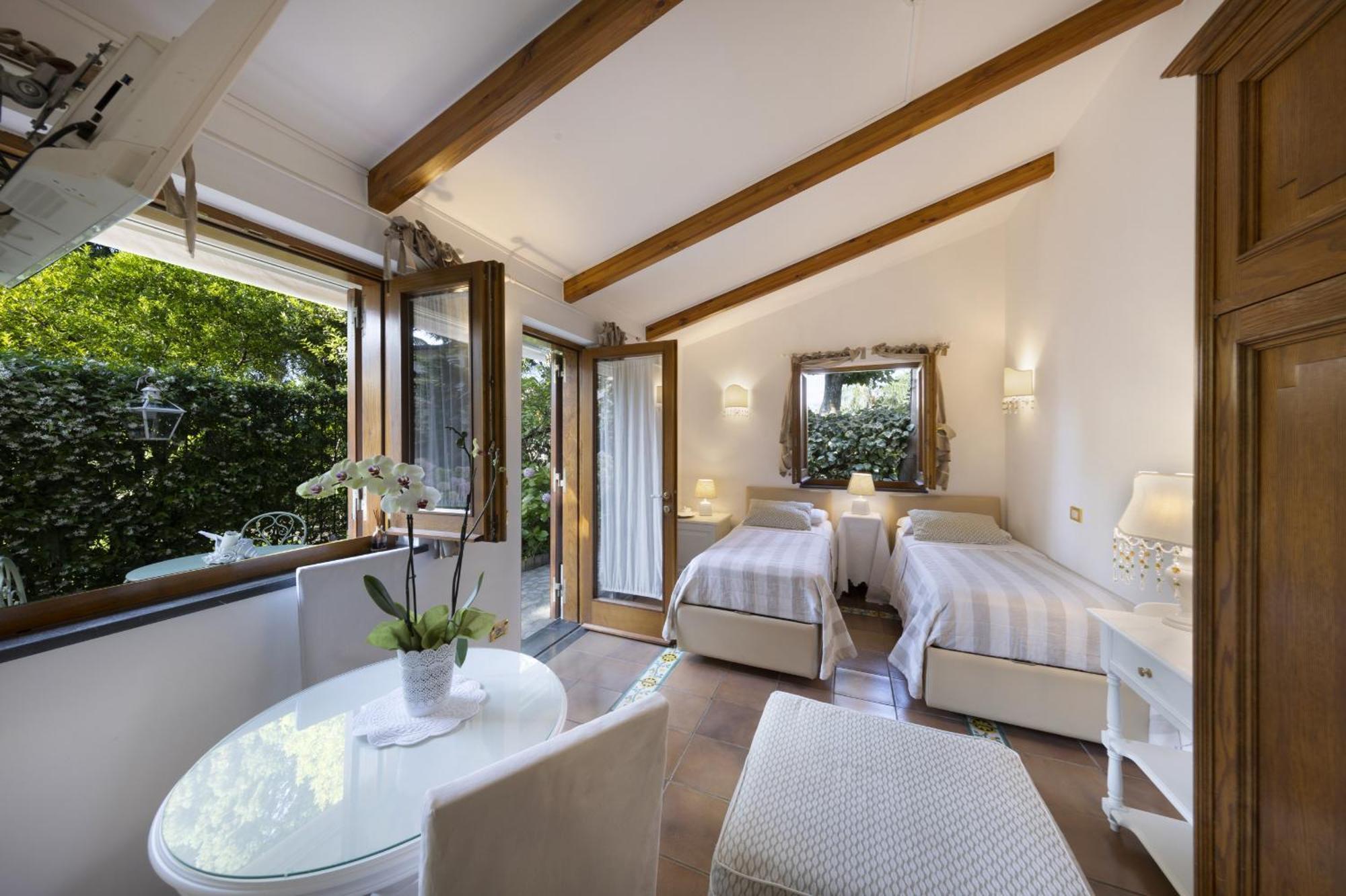 Villa Sorrentovibes - In Center With Gardens And Outdoor Space Sorrento
