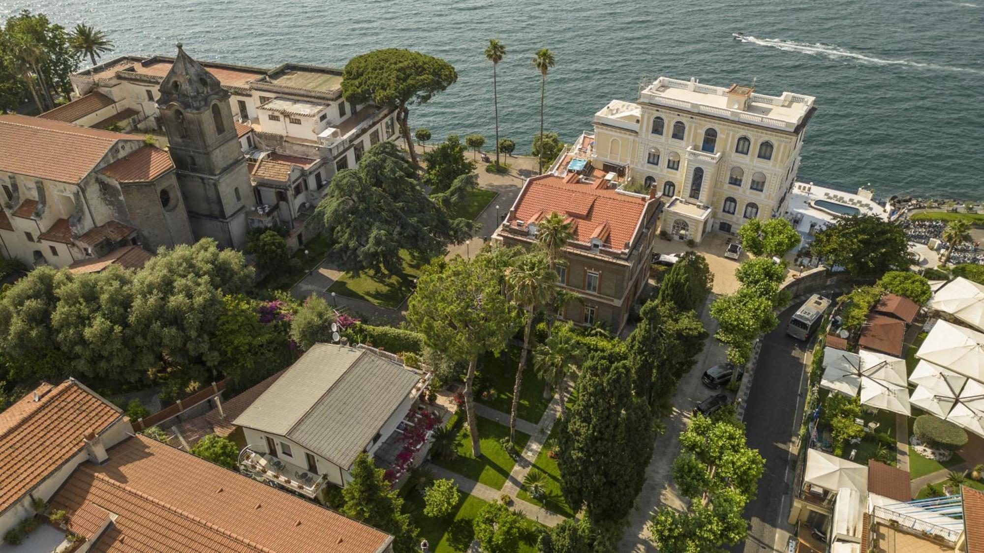 Villa Sorrentovibes - In Center With Gardens And Outdoor Space