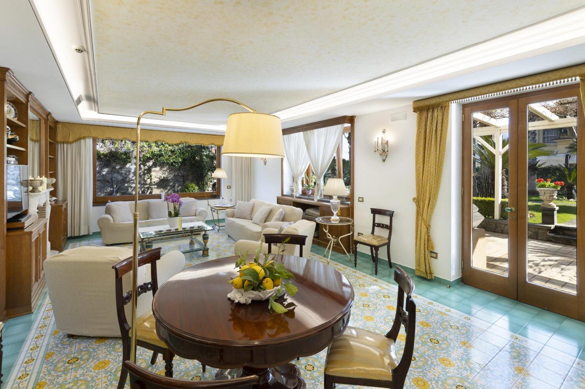 Sorrentovibes - In Center With Gardens And Outdoor Space Sorrento