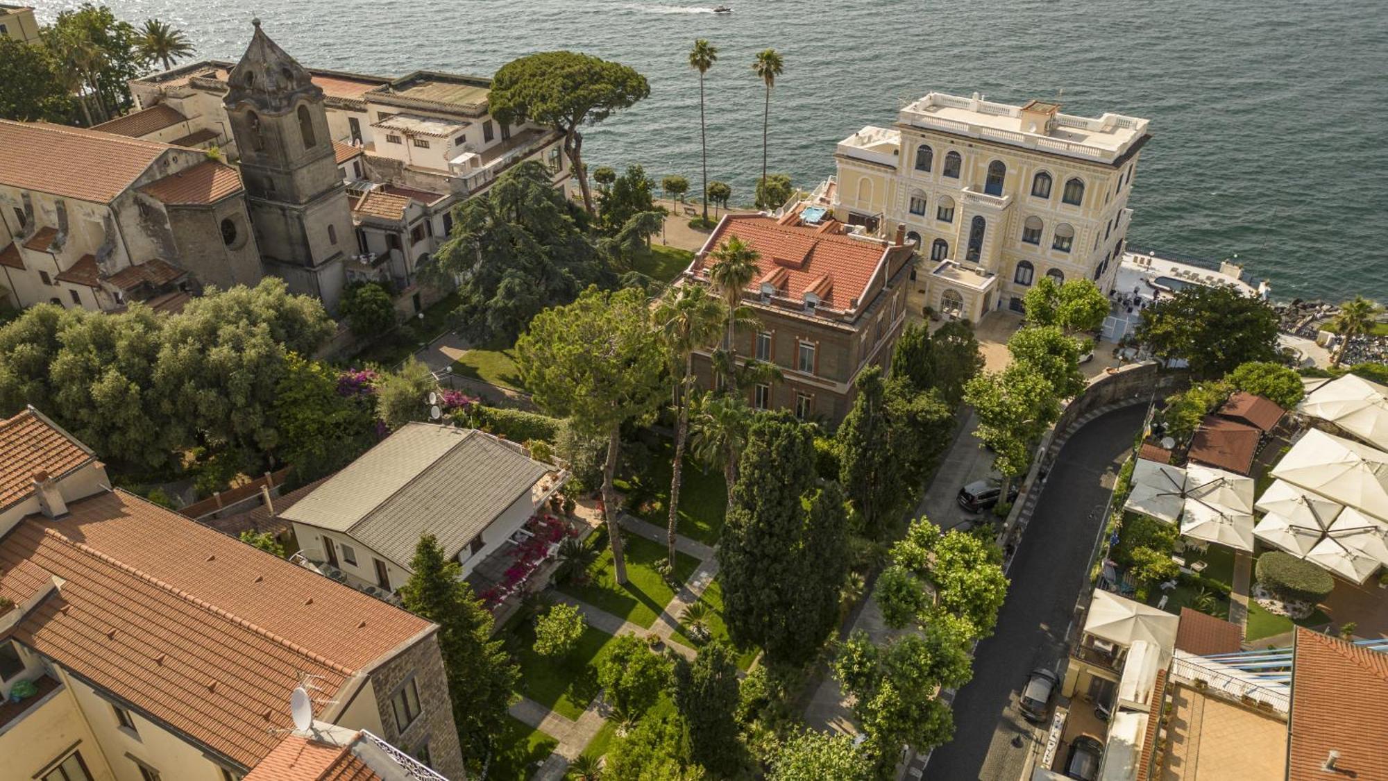 Villa Sorrentovibes - In Center With Gardens And Outdoor Space Sorrento