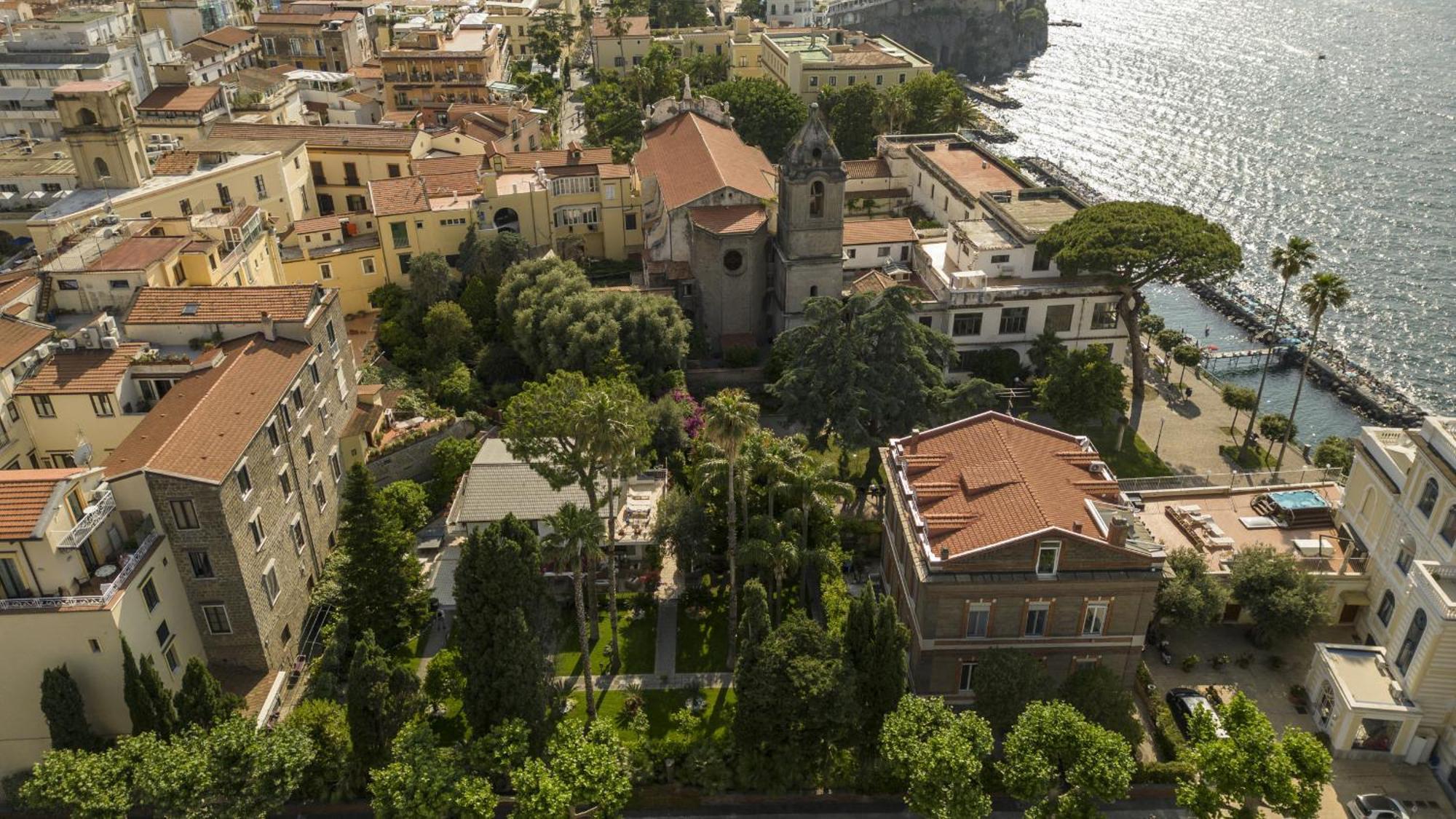 Villa Sorrentovibes - In Center With Gardens And Outdoor Space