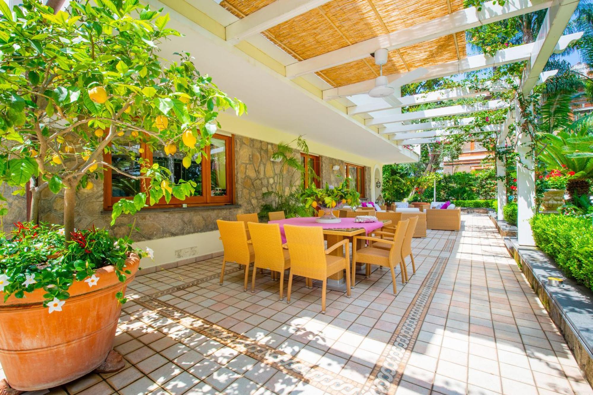 Sorrentovibes - In Center With Gardens And Outdoor Space Sorrento