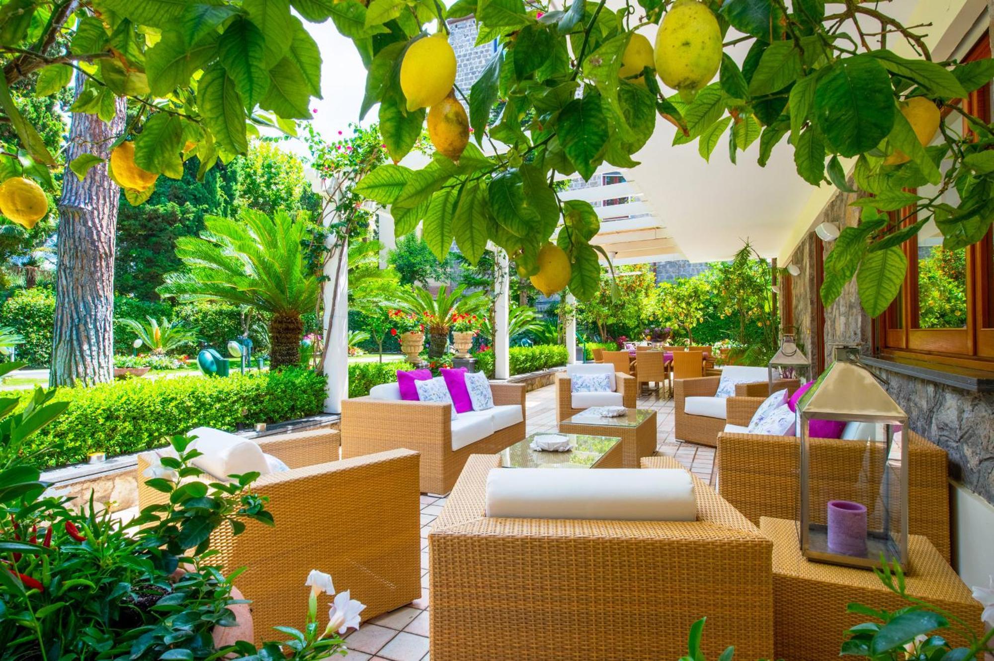 Sorrentovibes - In Center With Gardens And Outdoor Space Villa
