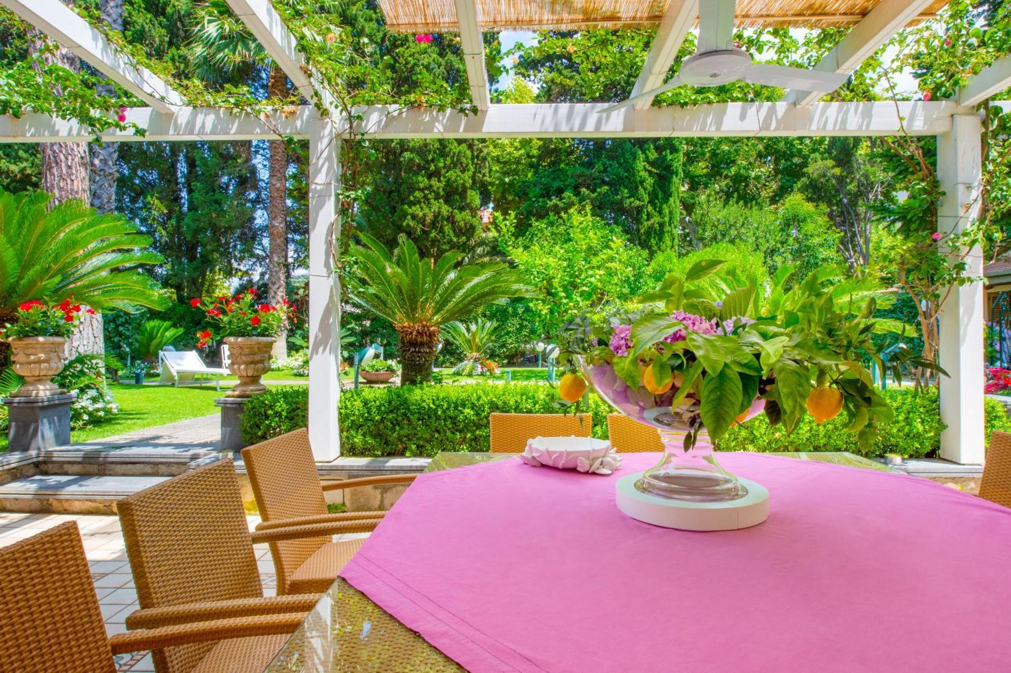 Villa Sorrentovibes - In Center With Gardens And Outdoor Space *