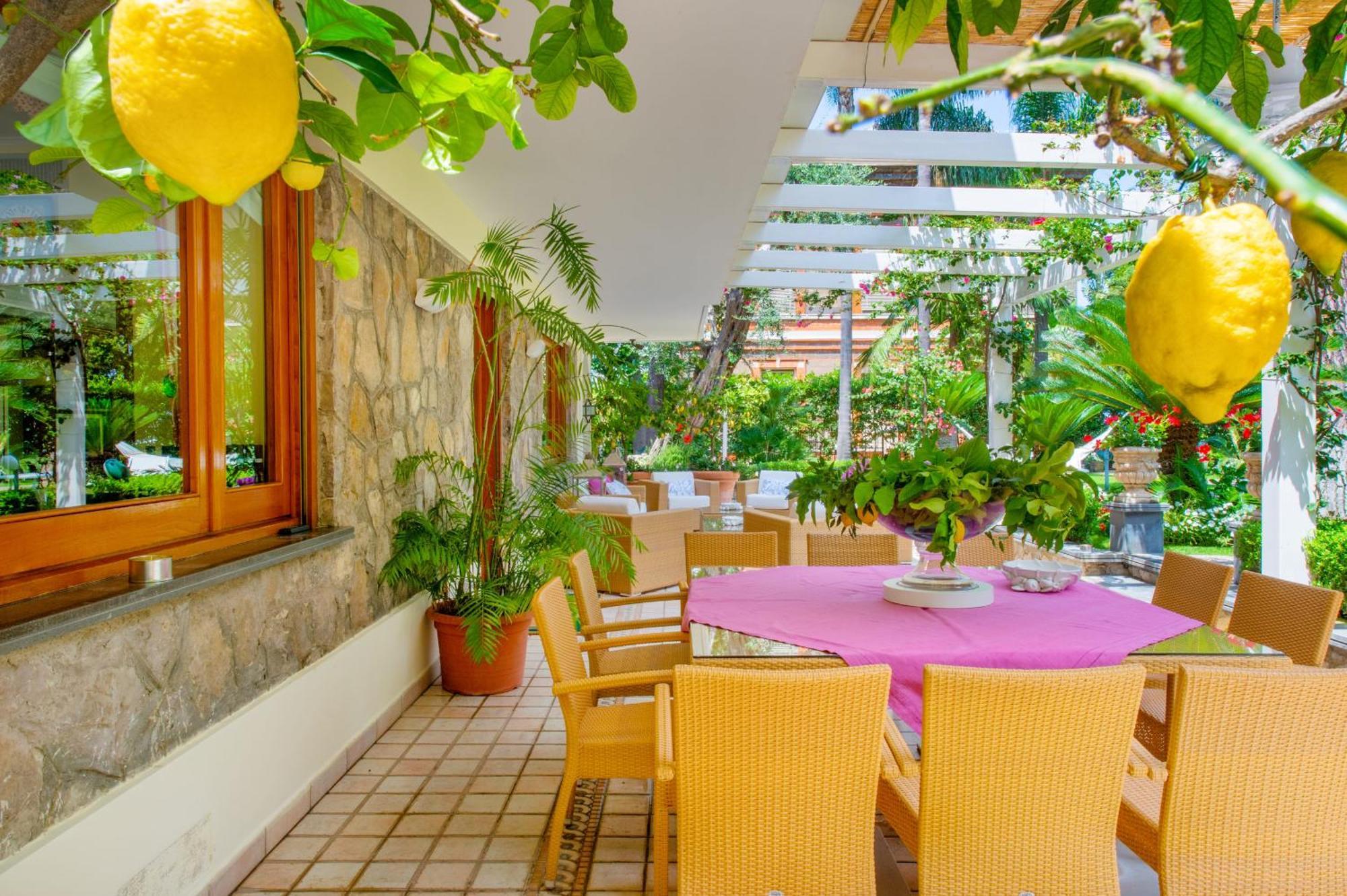 Sorrentovibes - In Center With Gardens And Outdoor Space
