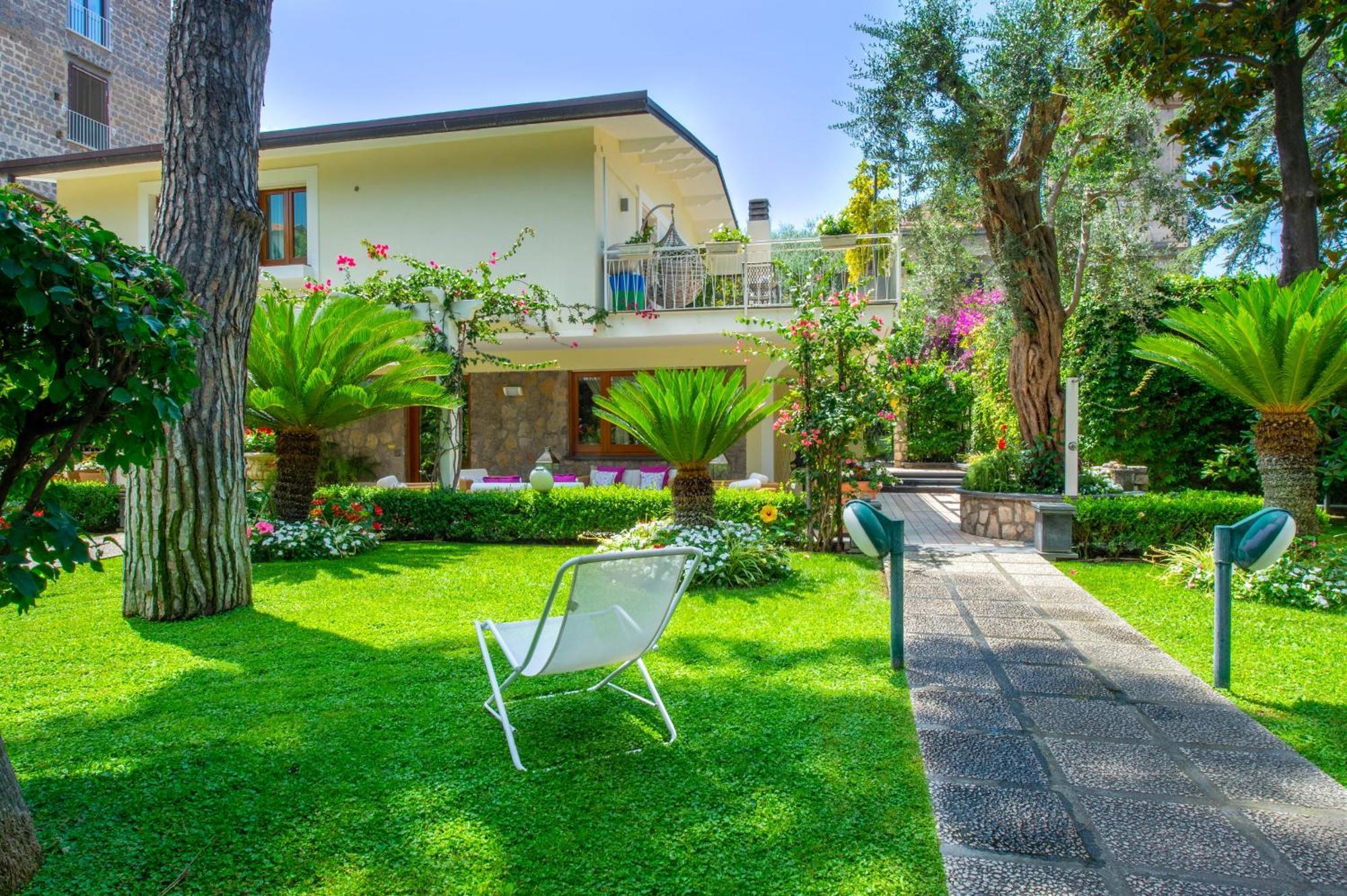 Villa Sorrentovibes - In Center With Gardens And Outdoor Space