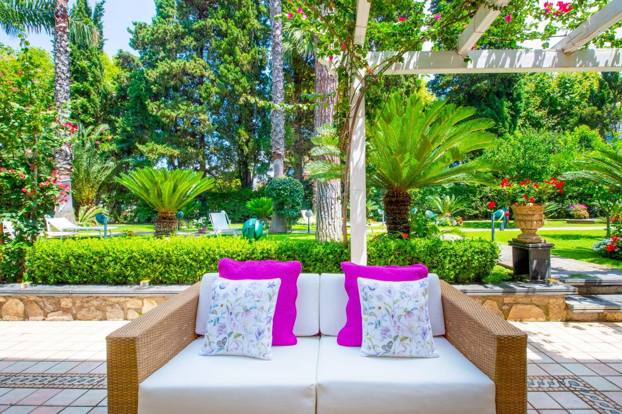 Villa Sorrentovibes - In Center With Gardens And Outdoor Space *