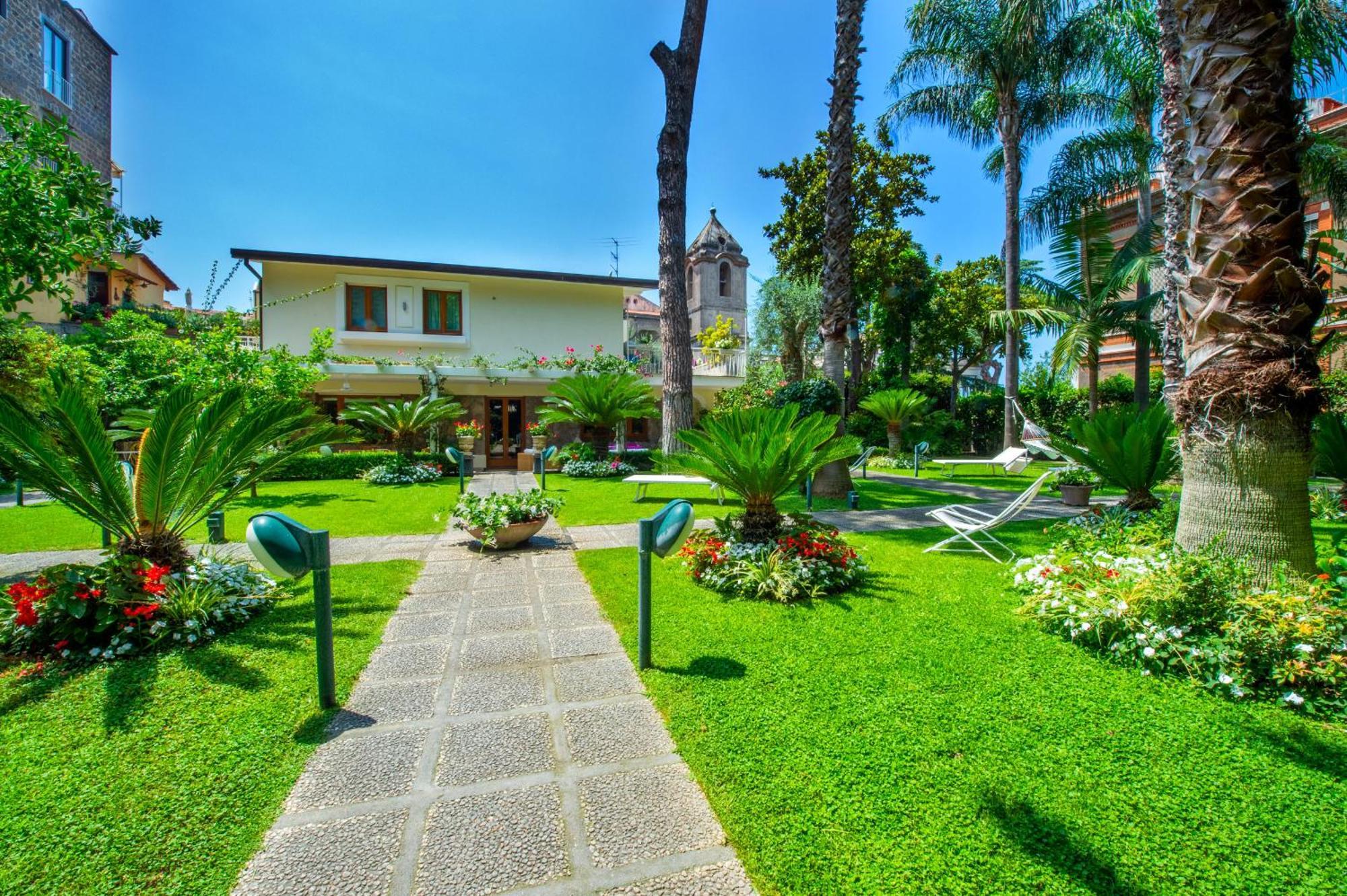Villa Sorrentovibes - In Center With Gardens And Outdoor Space