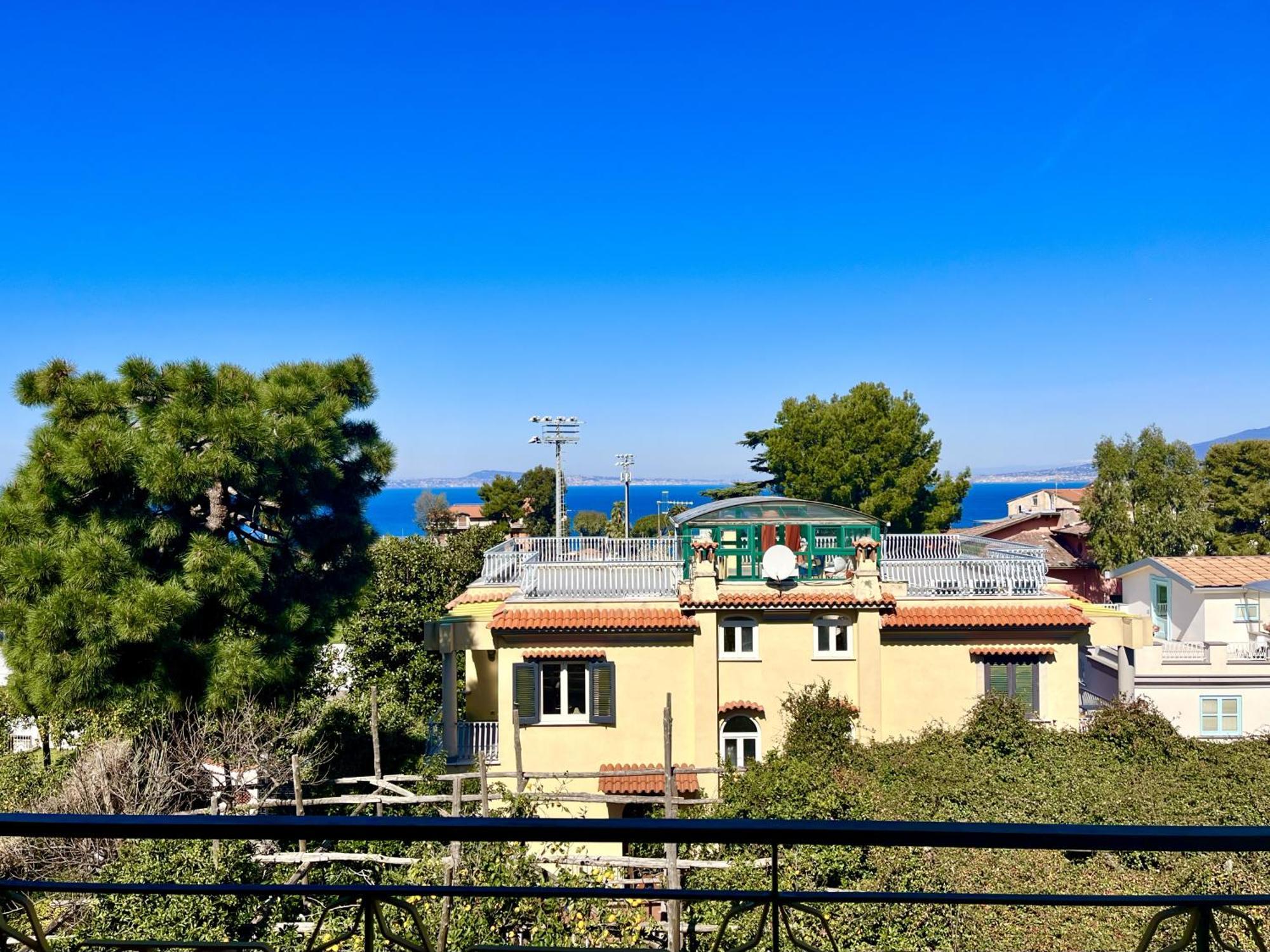Bright 3 Bedrooms With Seaview Balcony Sorrento