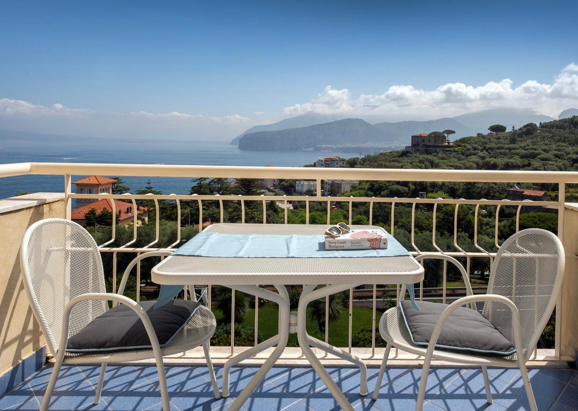 Grand Vesuvio Hotel 4*