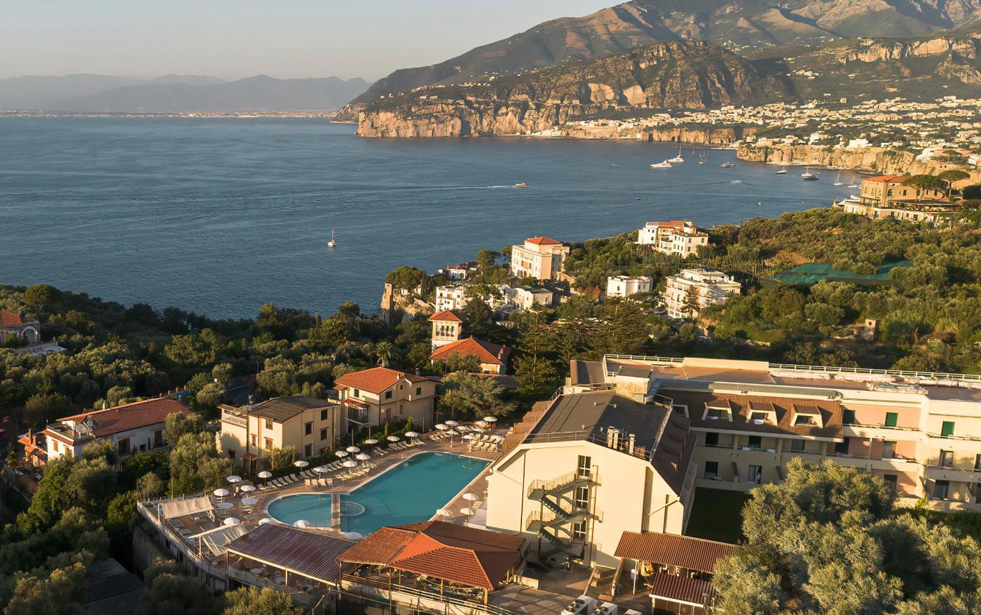 Grand Vesuvio Hotel 4*