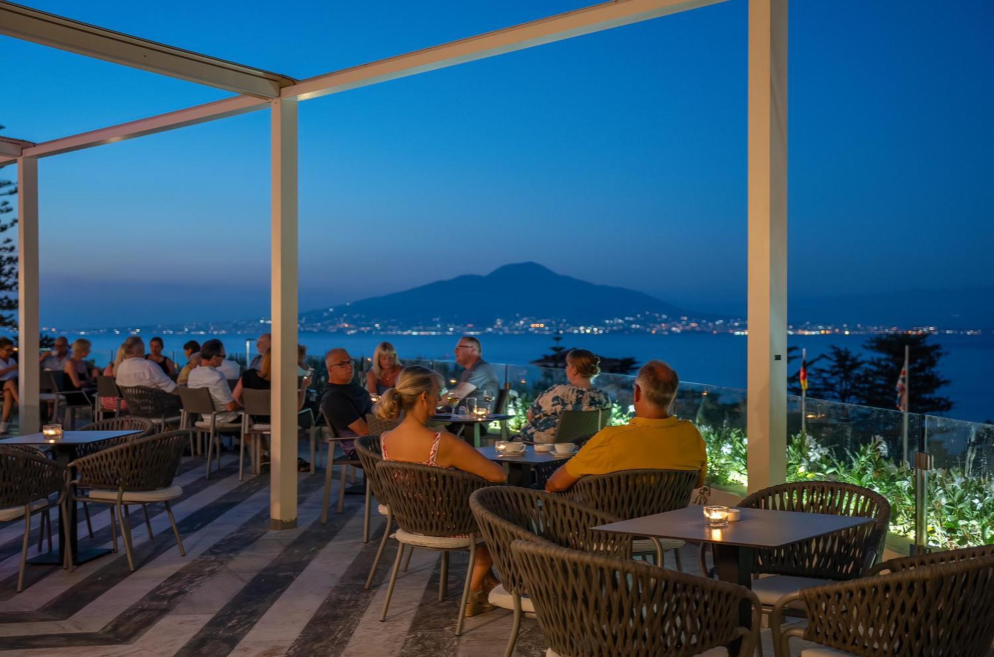 Grand Vesuvio Hotel 4*