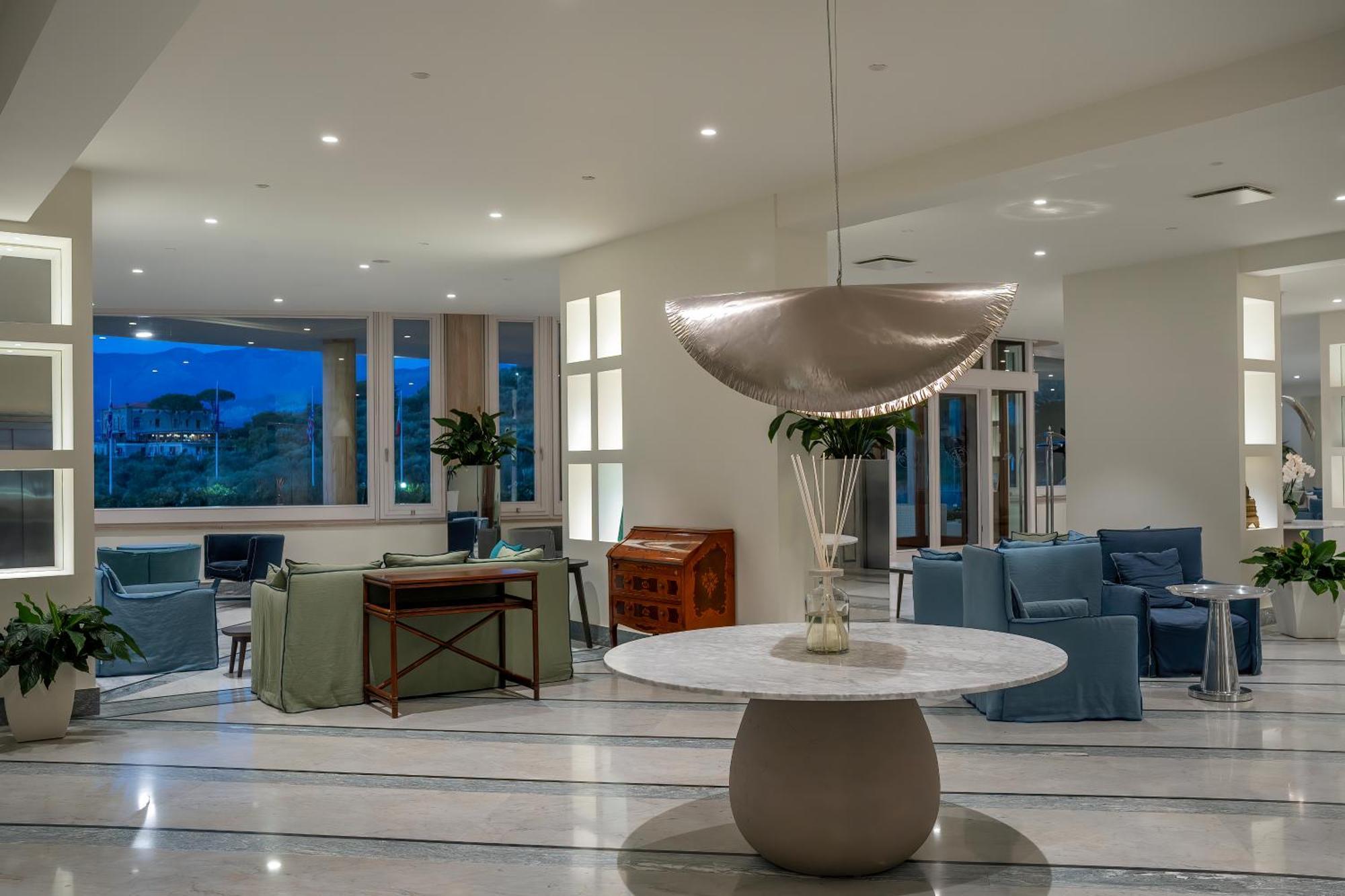 Hotel Grand Vesuvio 4*