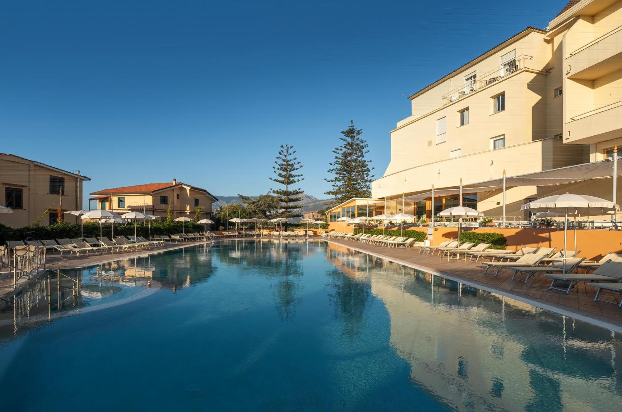 Grand Vesuvio Hotel 4*