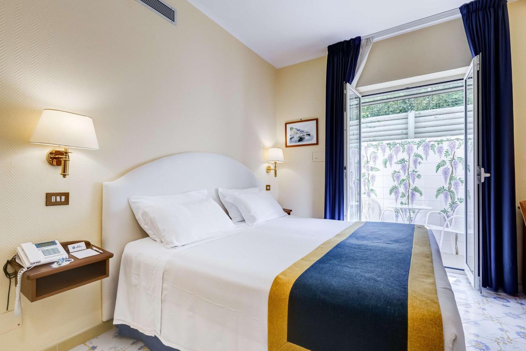 Western La Solara Hotel 4*