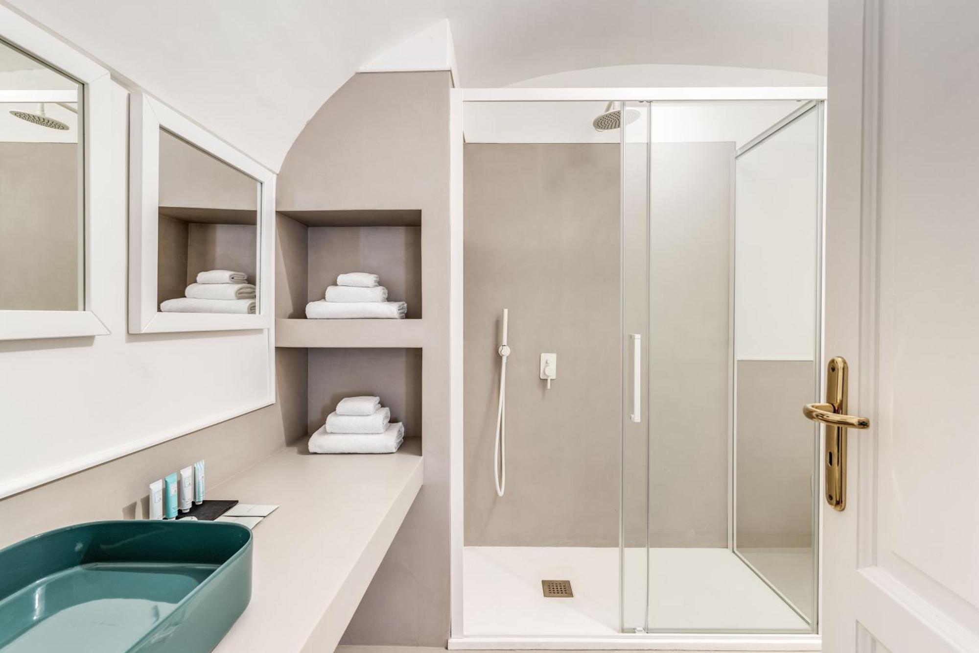 Giulia Boutique Views Pool And Guest Services