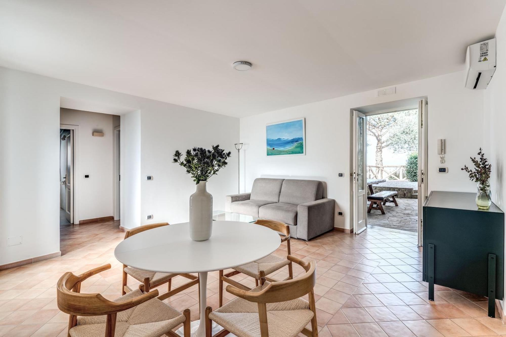 Giulia Boutique Views Pool And Guest Services Villa
