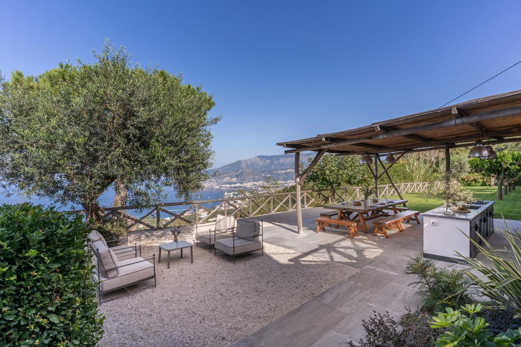 Giulia Boutique Views Pool And Guest Services