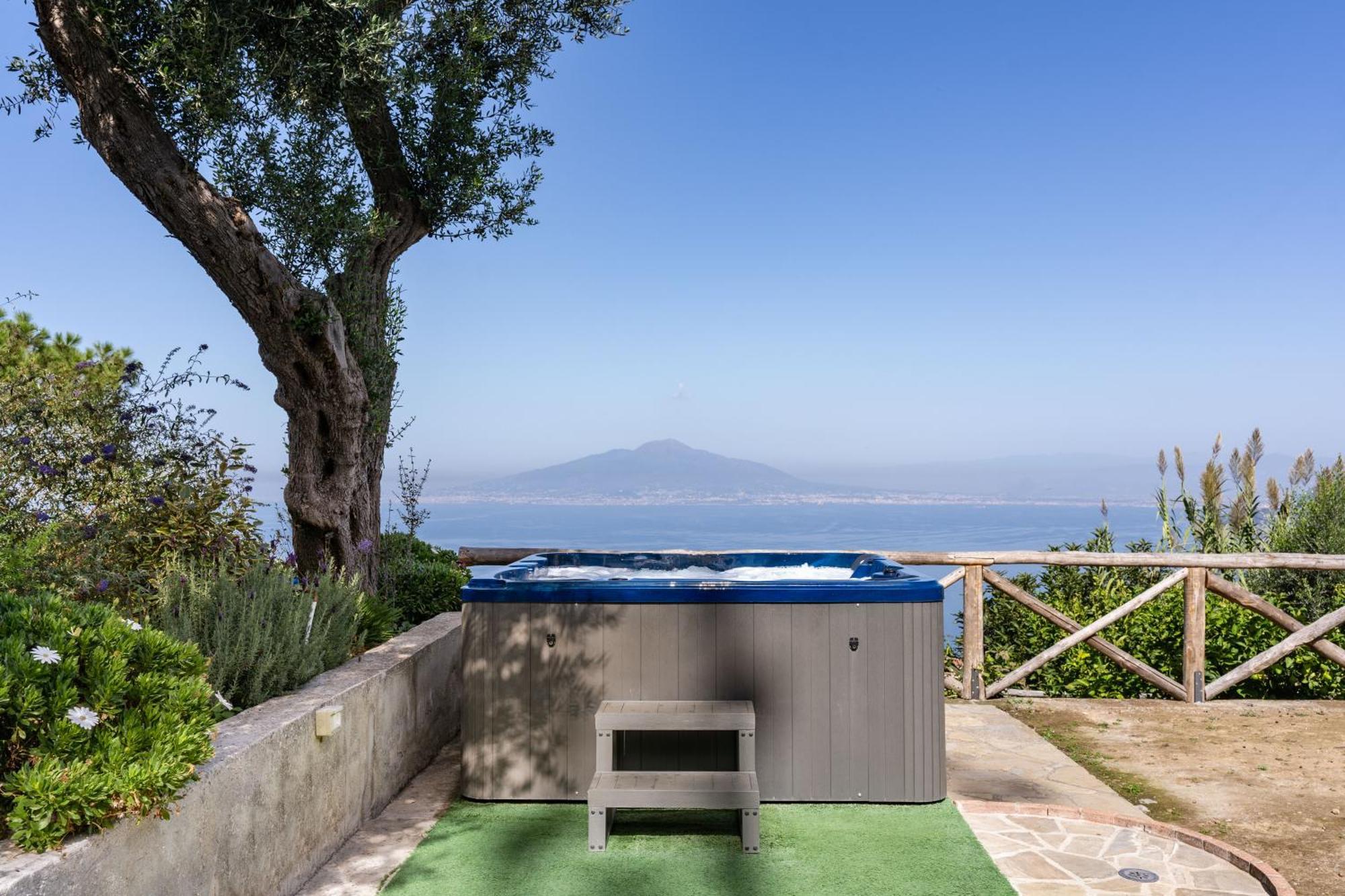 Giulia Boutique Views Pool And Guest Services