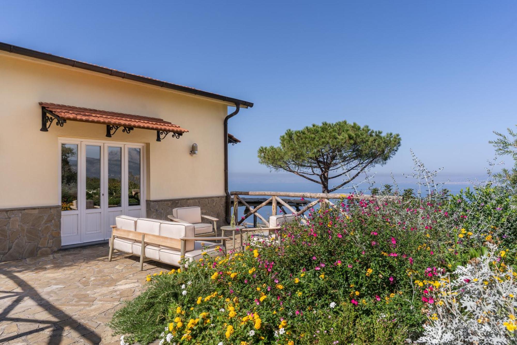 Giulia Boutique Views Pool And Guest Services