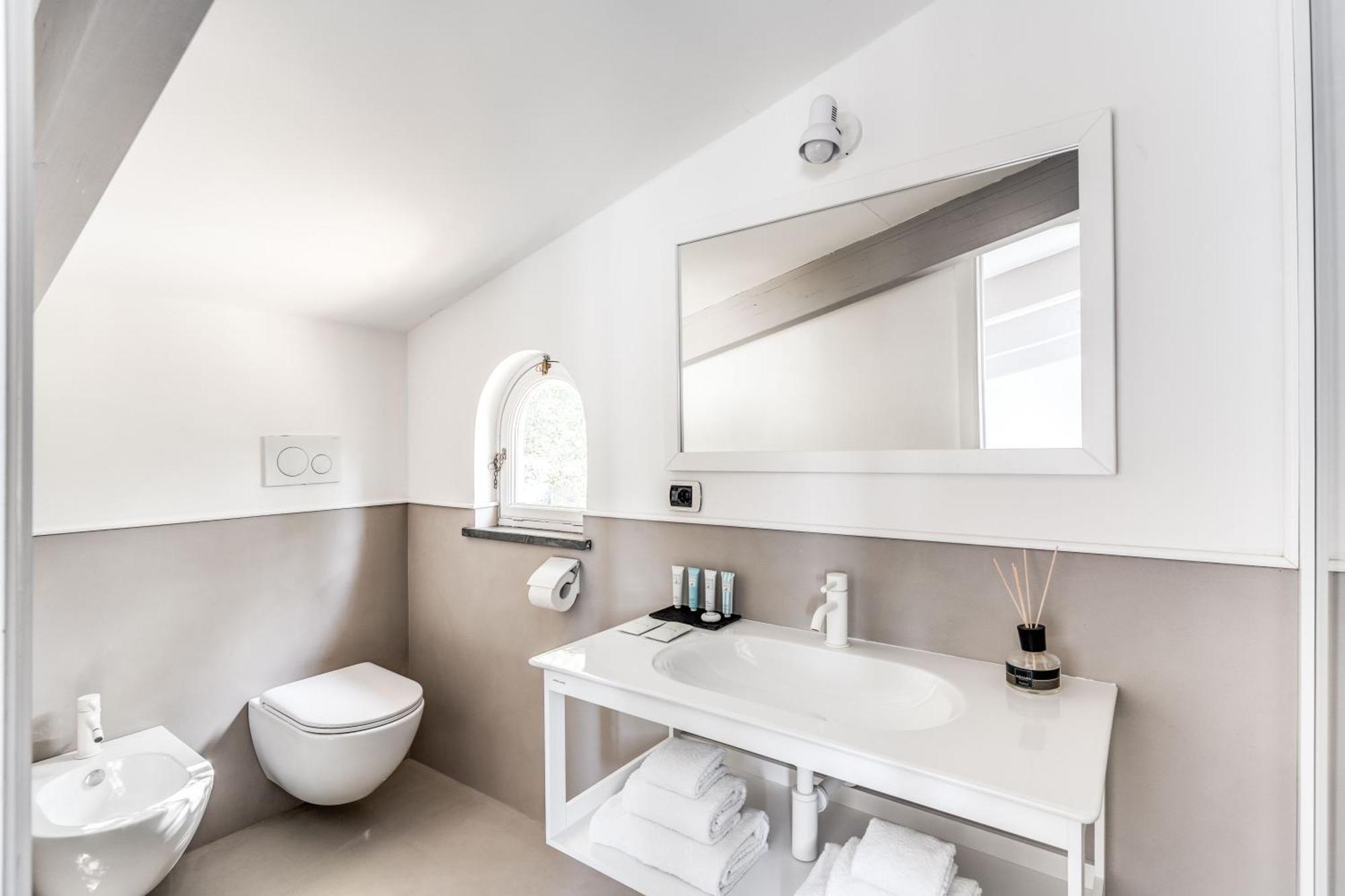 Villa Giulia Boutique Views Pool And Guest Services