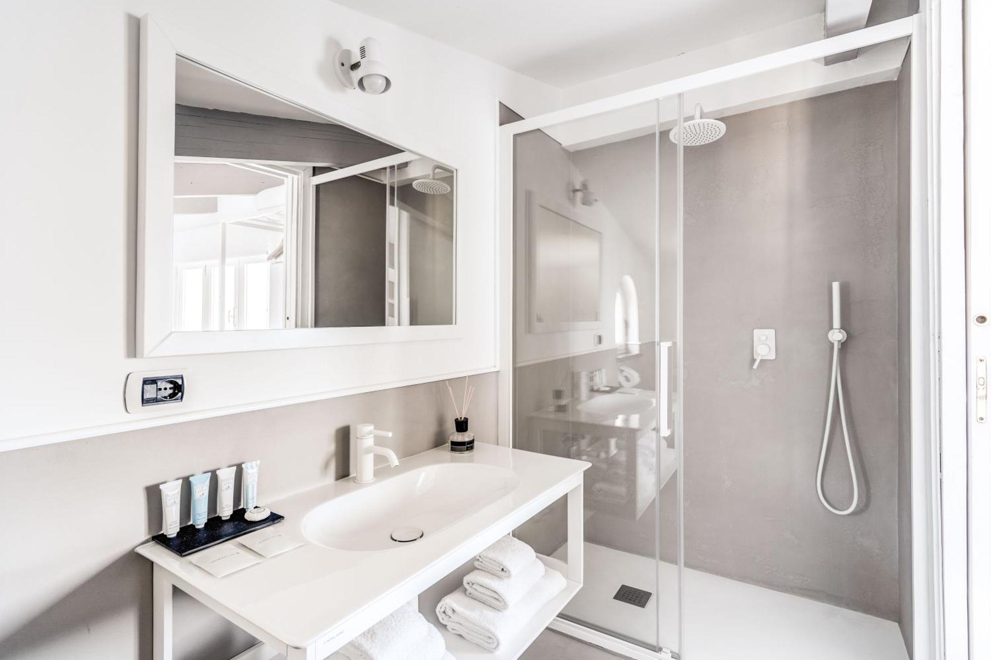 Giulia Boutique Views Pool And Guest Services Pousada