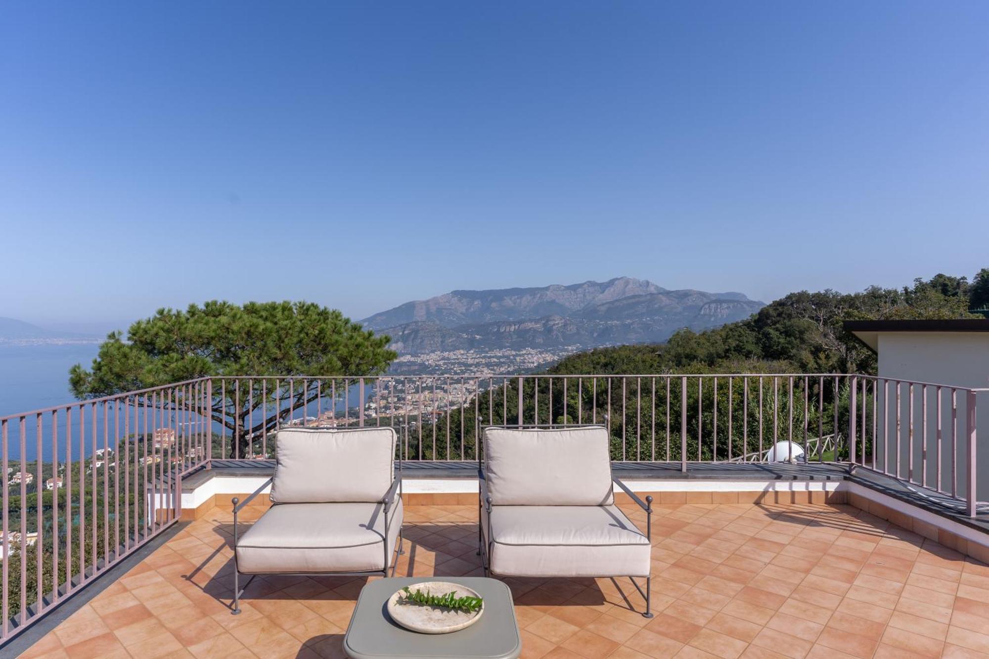 Giulia Boutique Views Pool And Guest Services