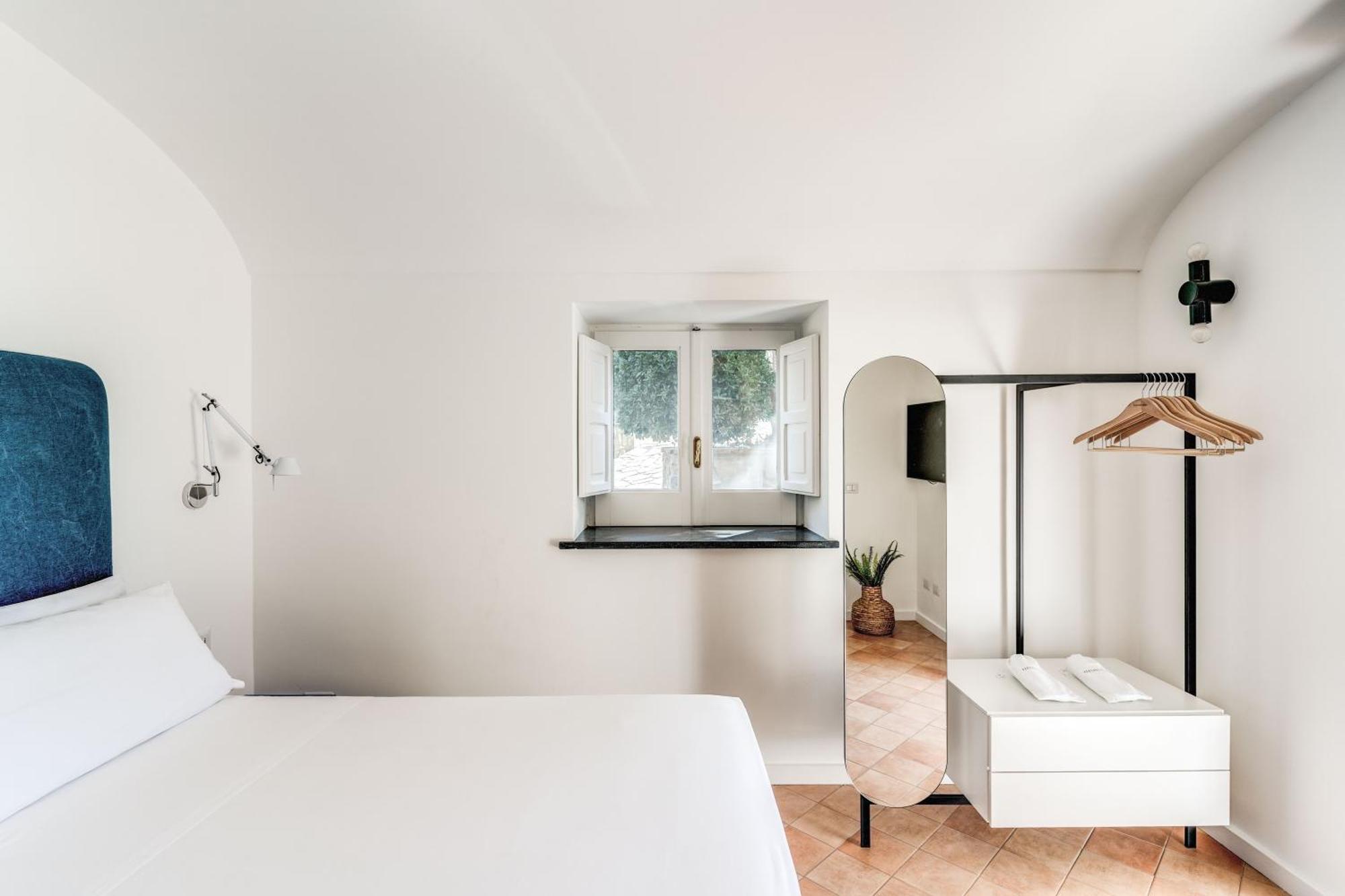 Giulia Boutique Views Pool And Guest Services *