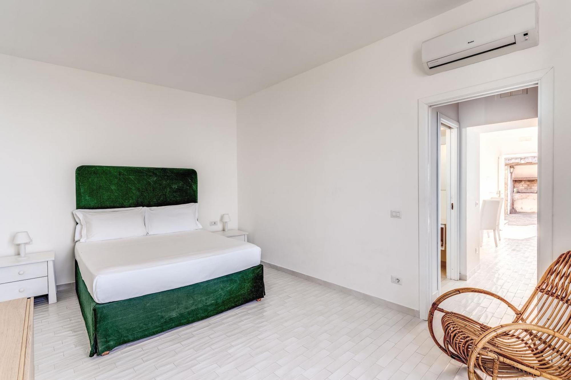 Giulia Boutique Views Pool And Guest Services *
