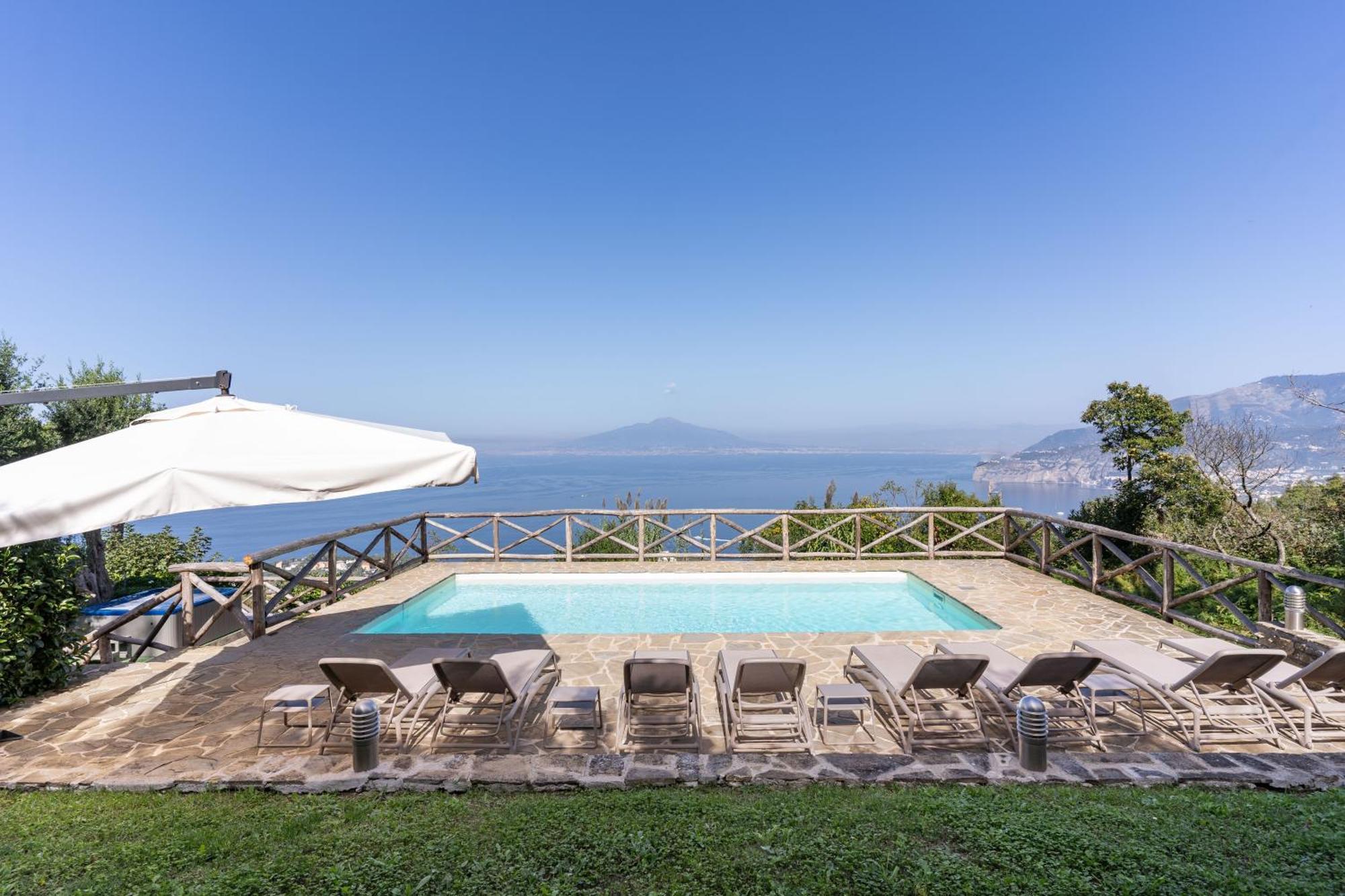 Giulia Boutique Views Pool And Guest Services *