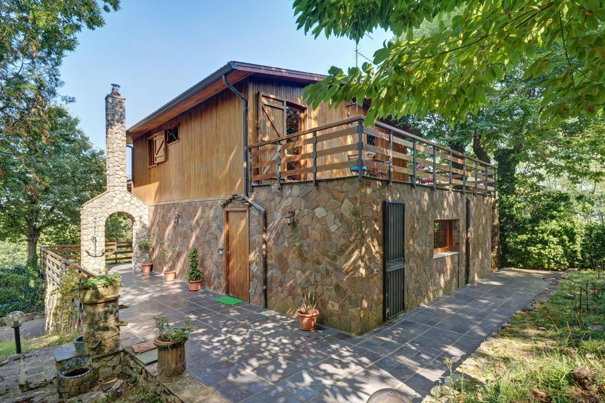 Lalla Villa *