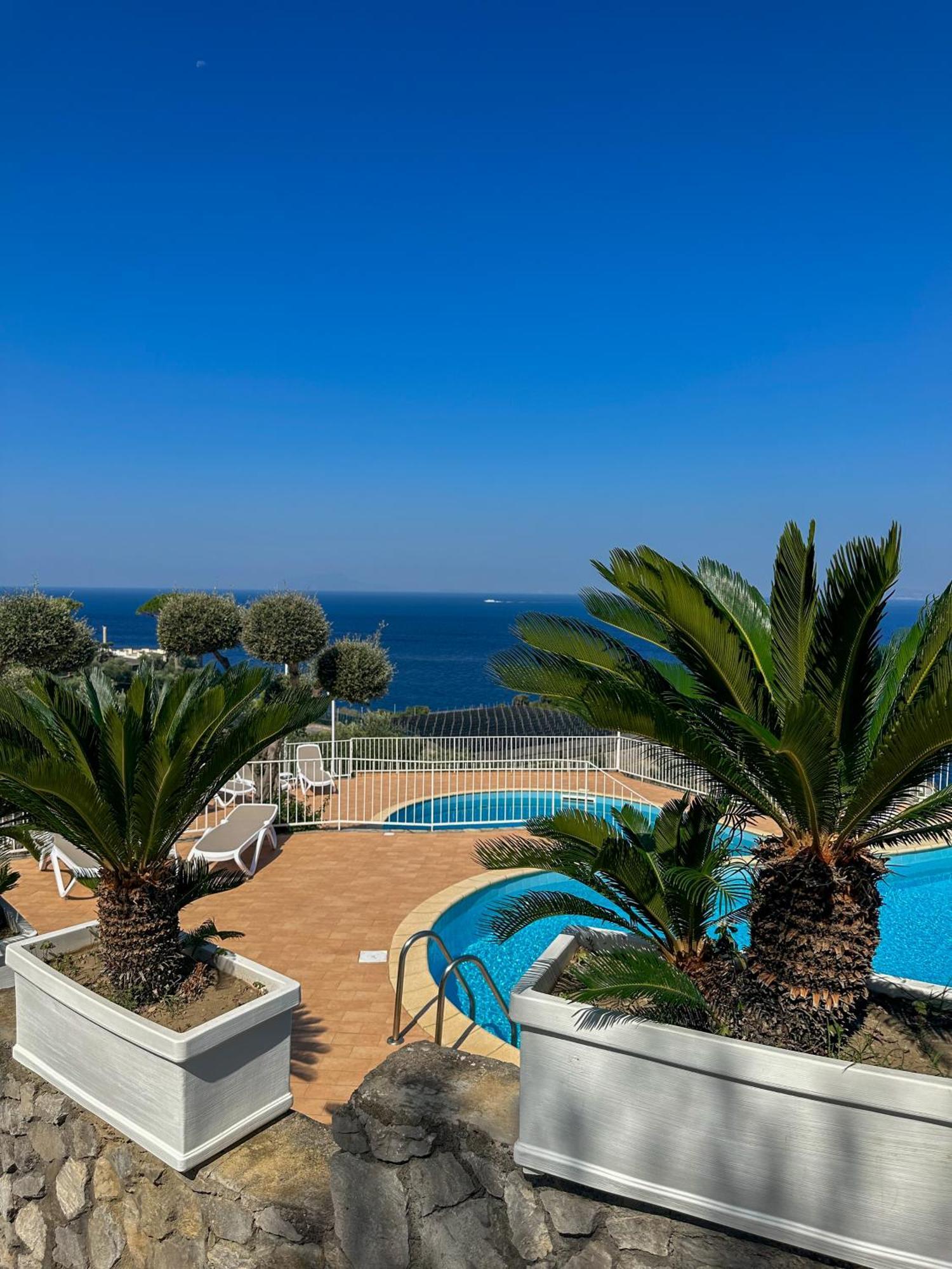 Hotel Villaggio Lubrense 3*