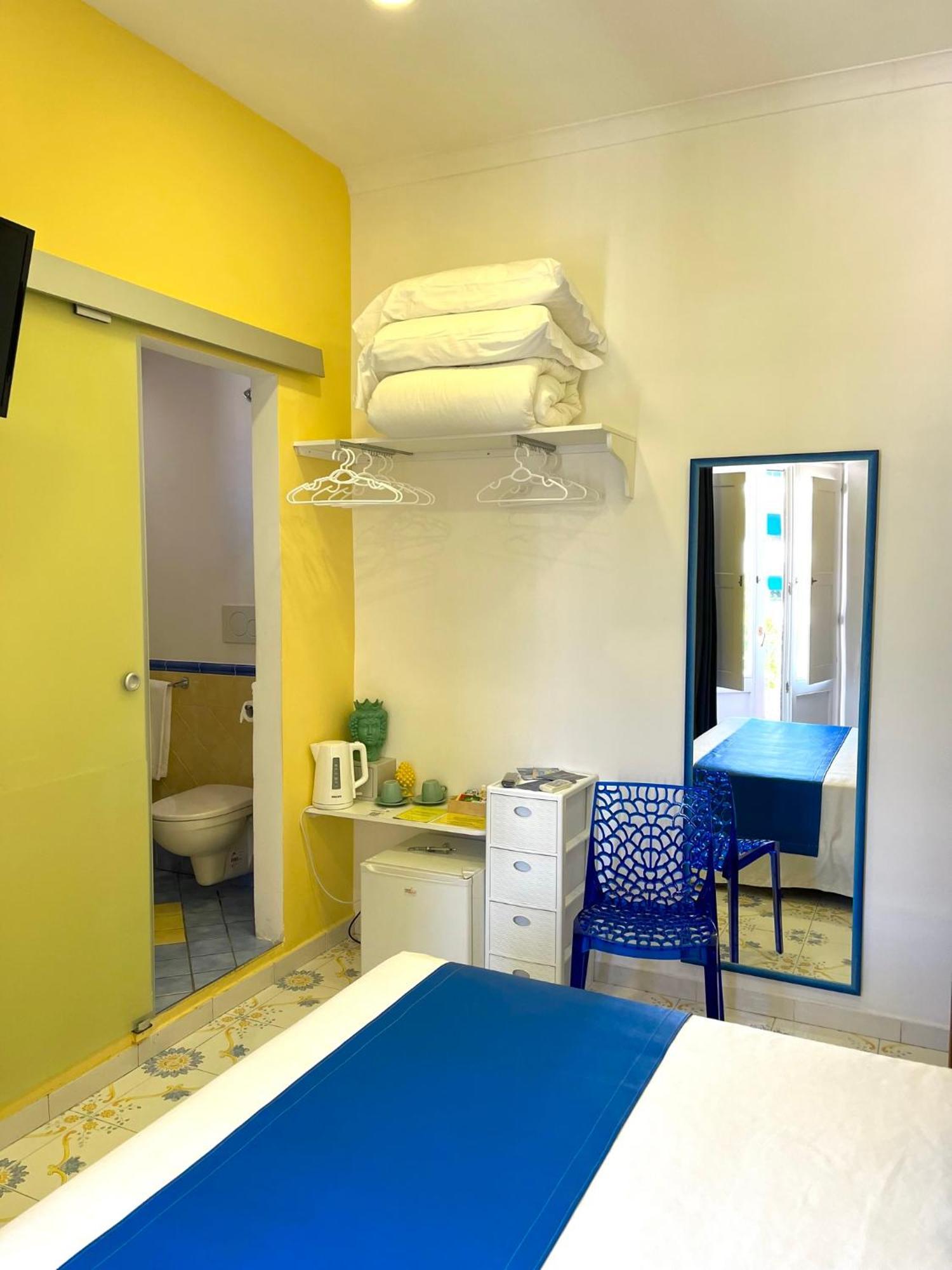 Street View Guest house *