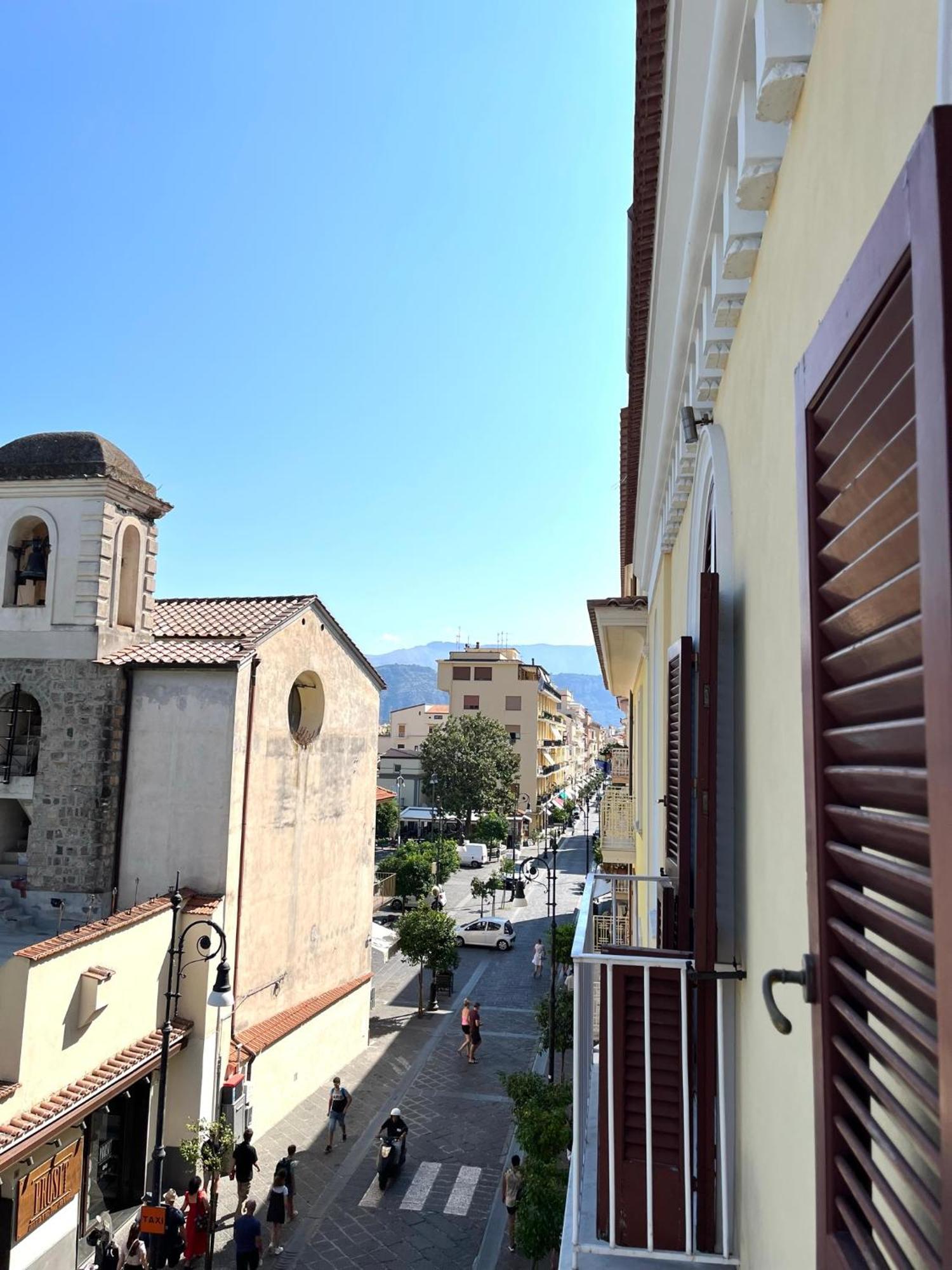 Street View Guest house *
