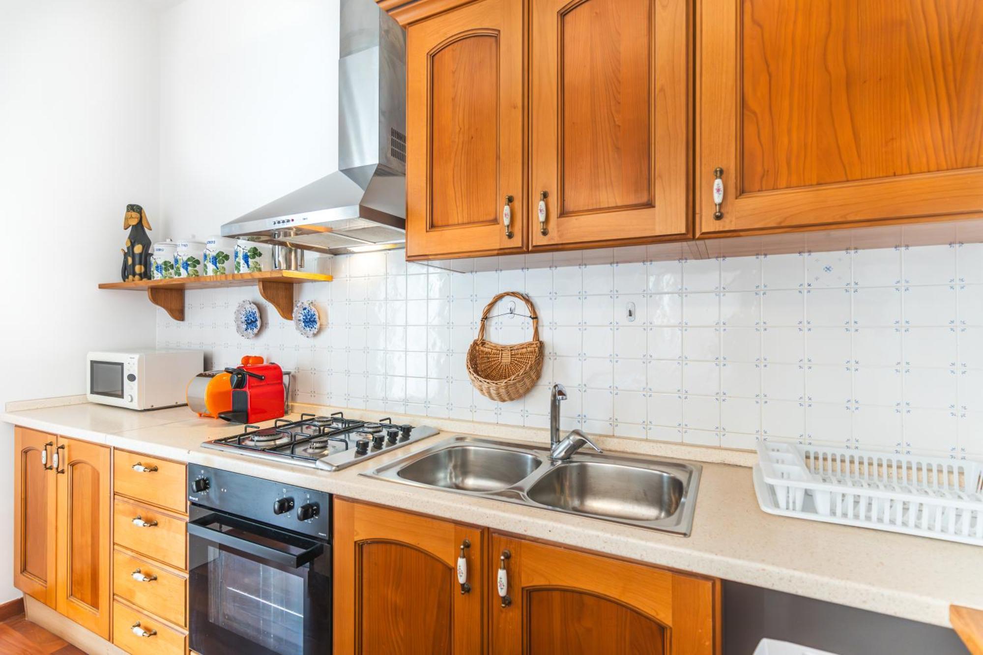 3 Bedroom 1 Bt Flat Balcony A/c Wi-fi Apartment *