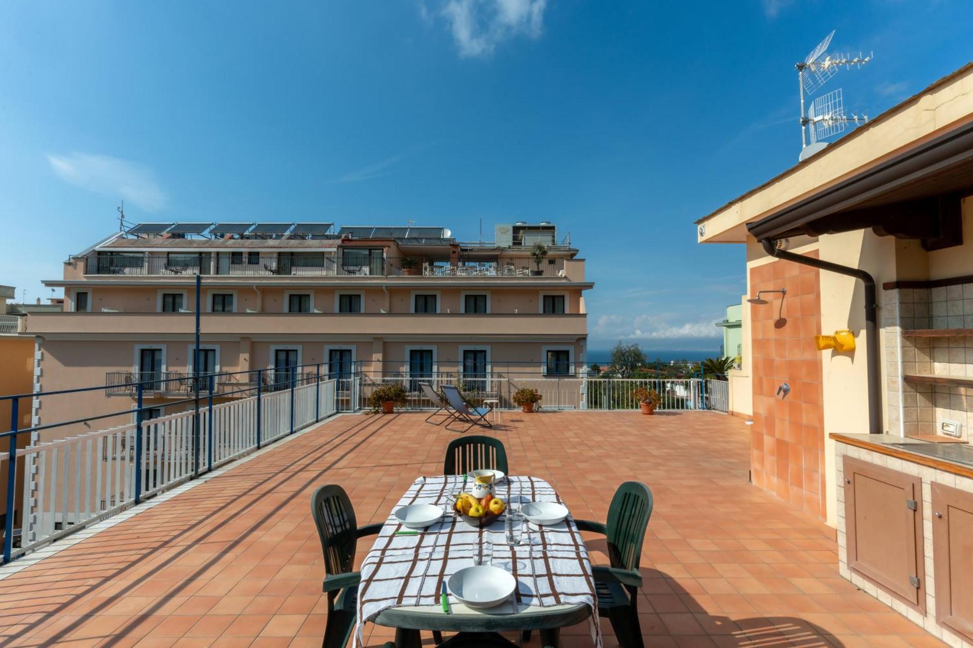 Realty Holidays Rooftop Carrillo Apartment