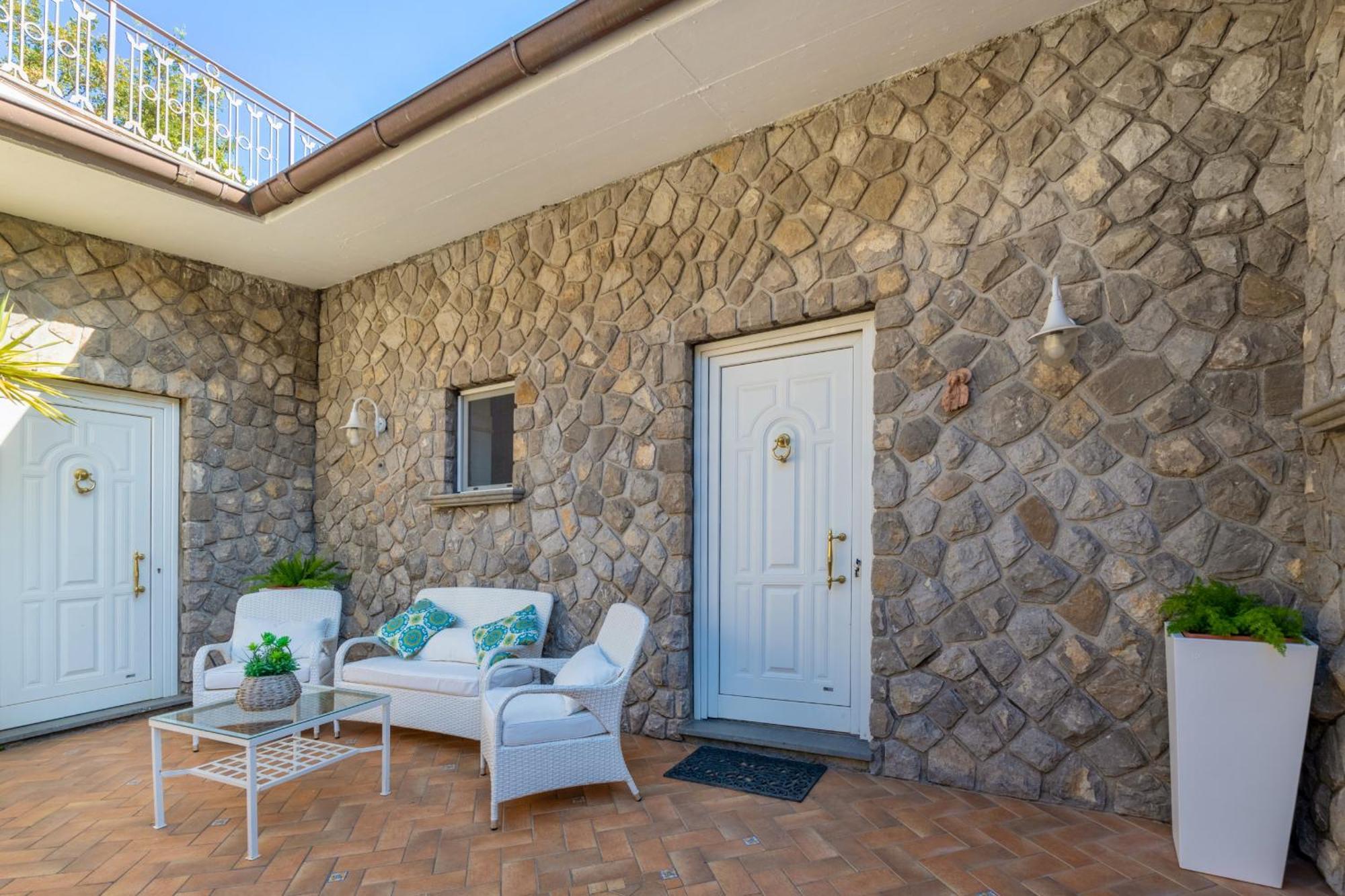 - Grazielluccia Villa