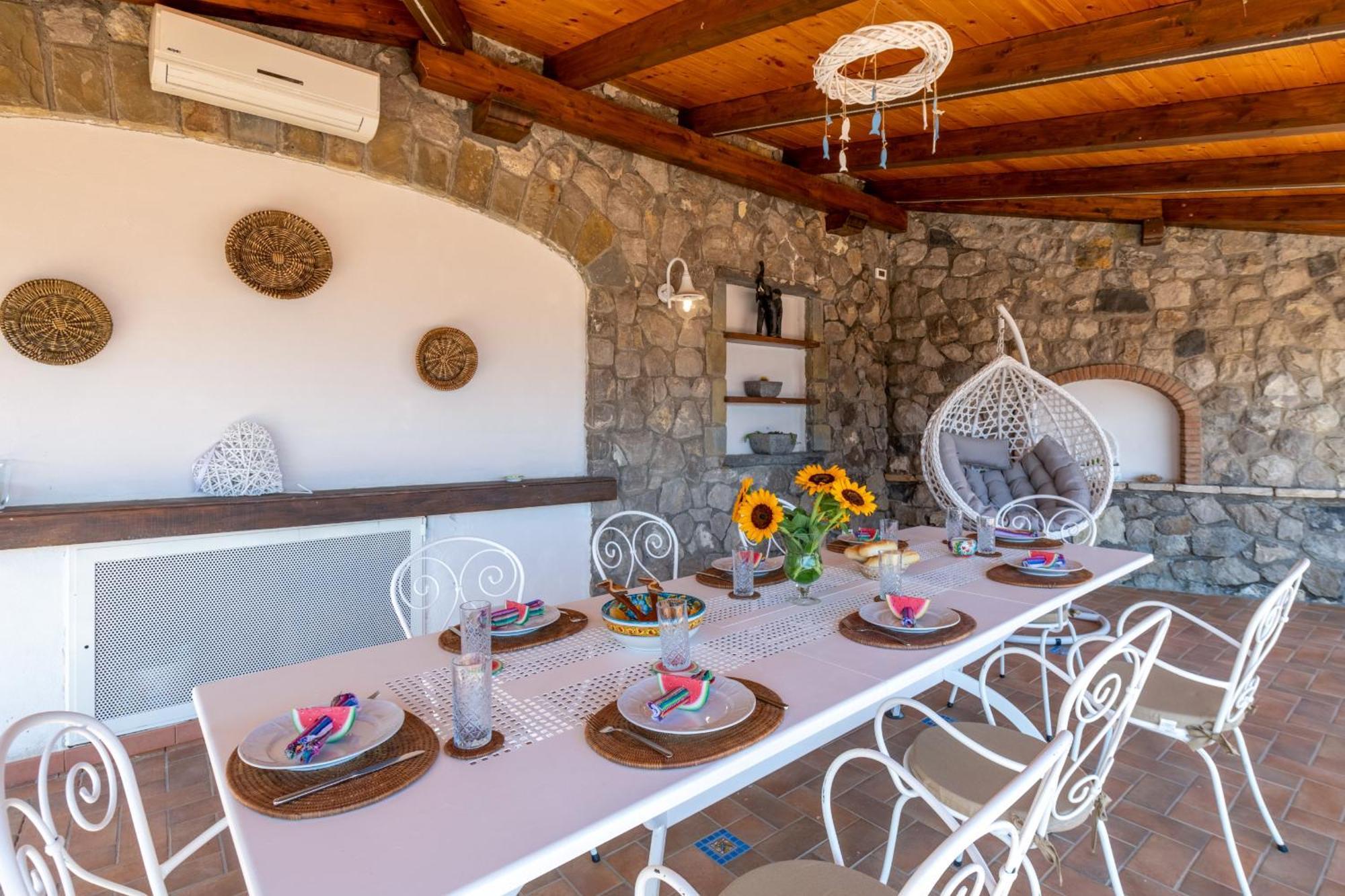 - Grazielluccia Villa *